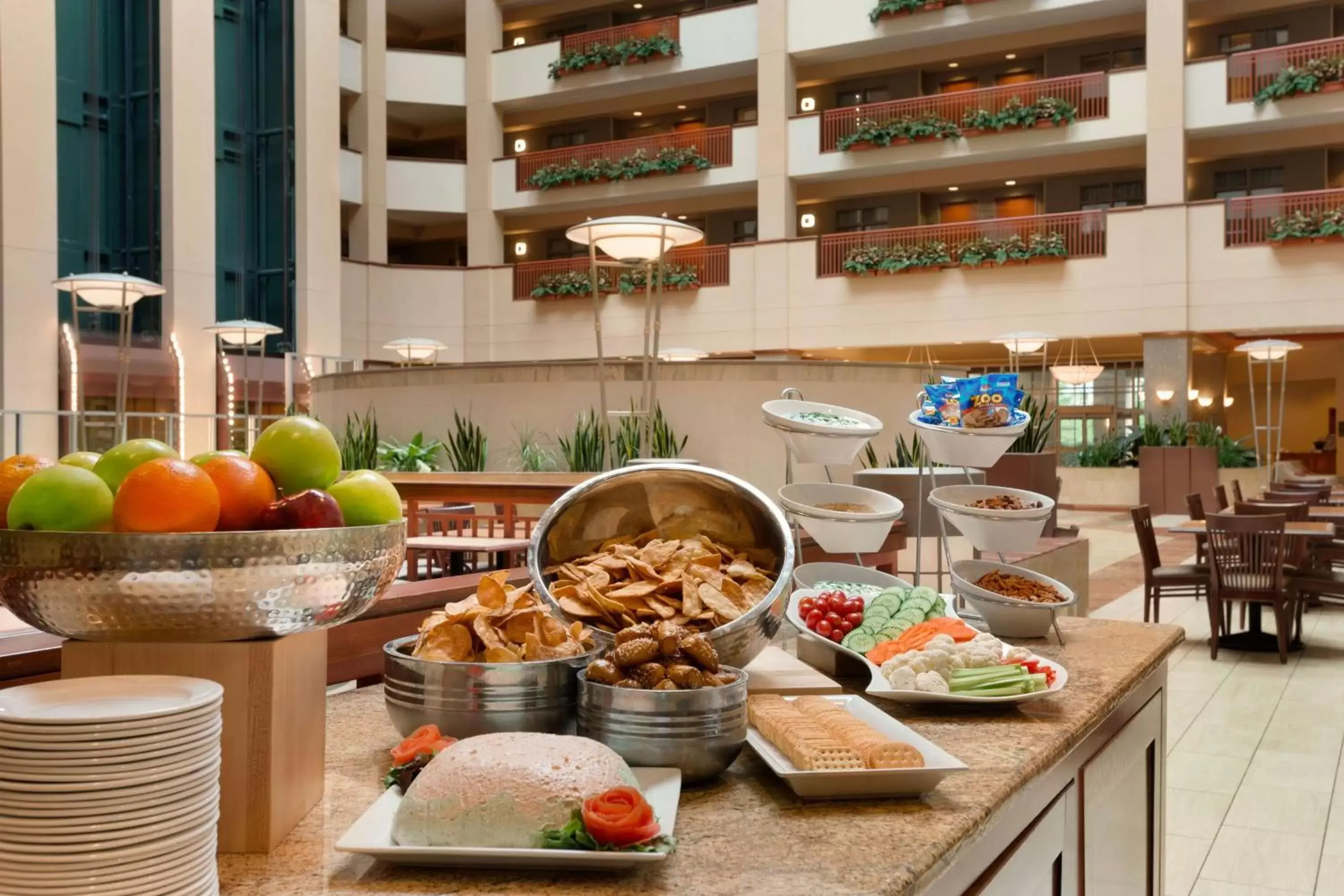 Dining area in Embassy Suites by Hilton Nashville South Cool Springs