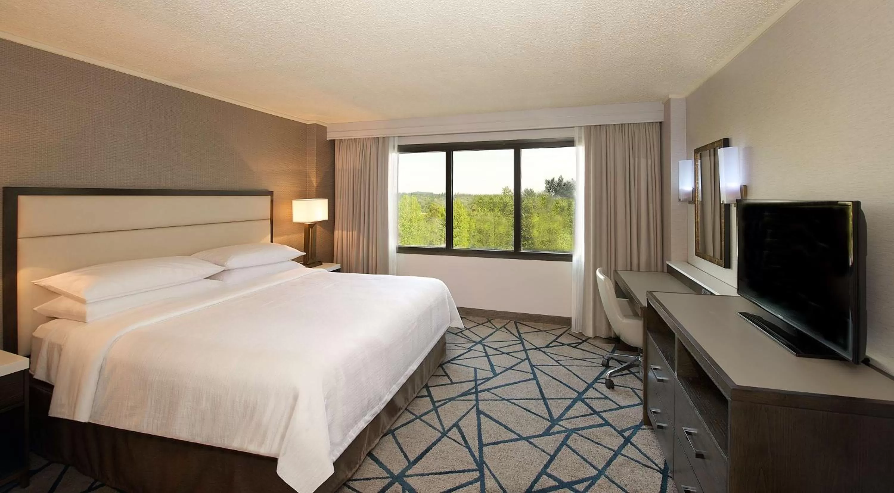 Bedroom, Bed in Embassy Suites by Hilton Portland Tigard