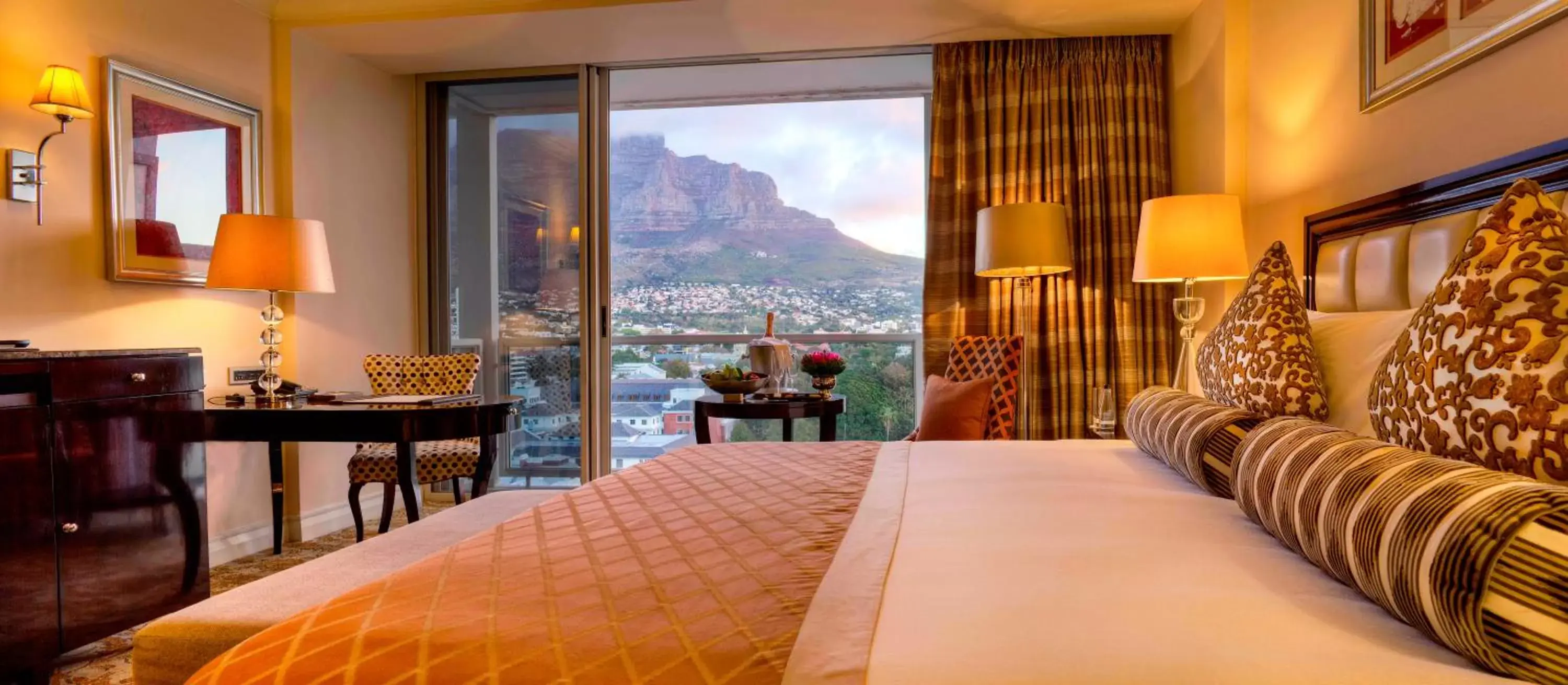 Bed, Mountain View in Taj Cape Town