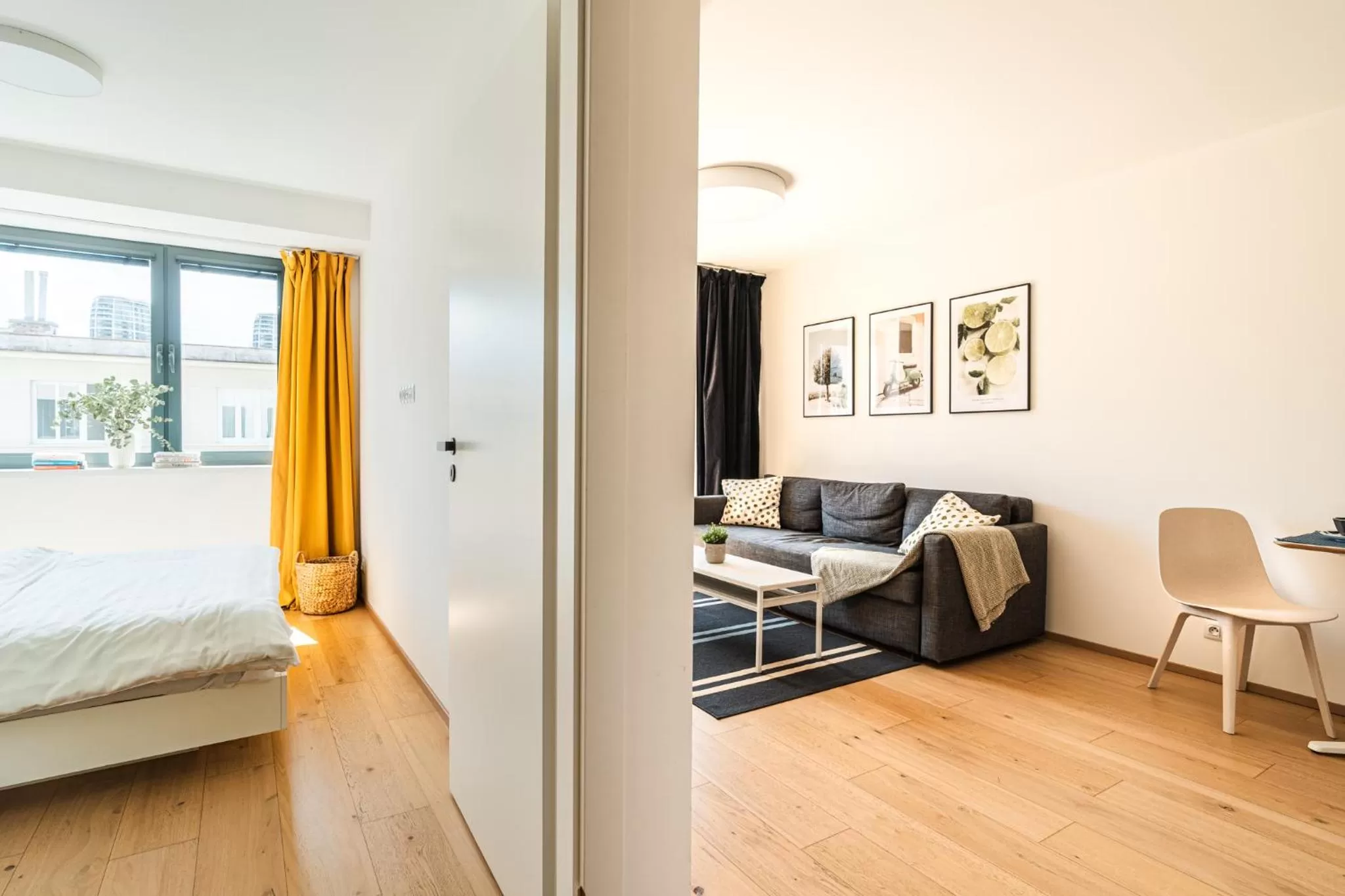 Living room, Bed in Smart & Green Living by Ambiente