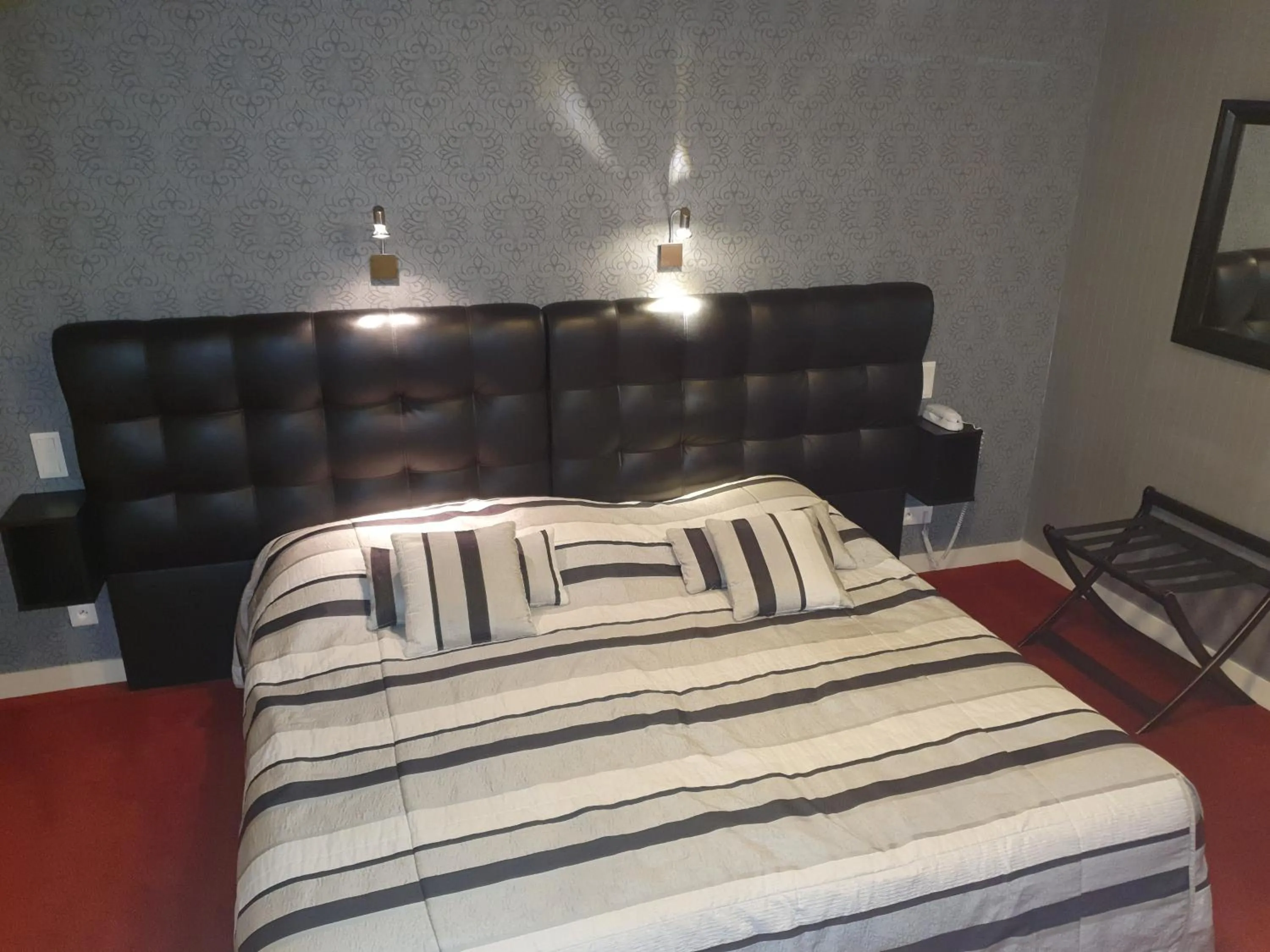 Bed in Hôtel de La Croix d'Or