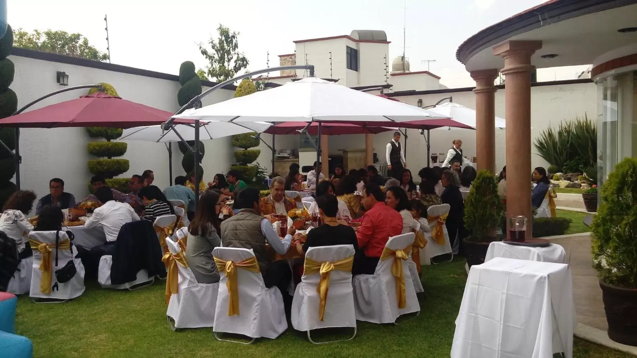 Garden, Banquet Facilities in La Aurora Hotel Like Home