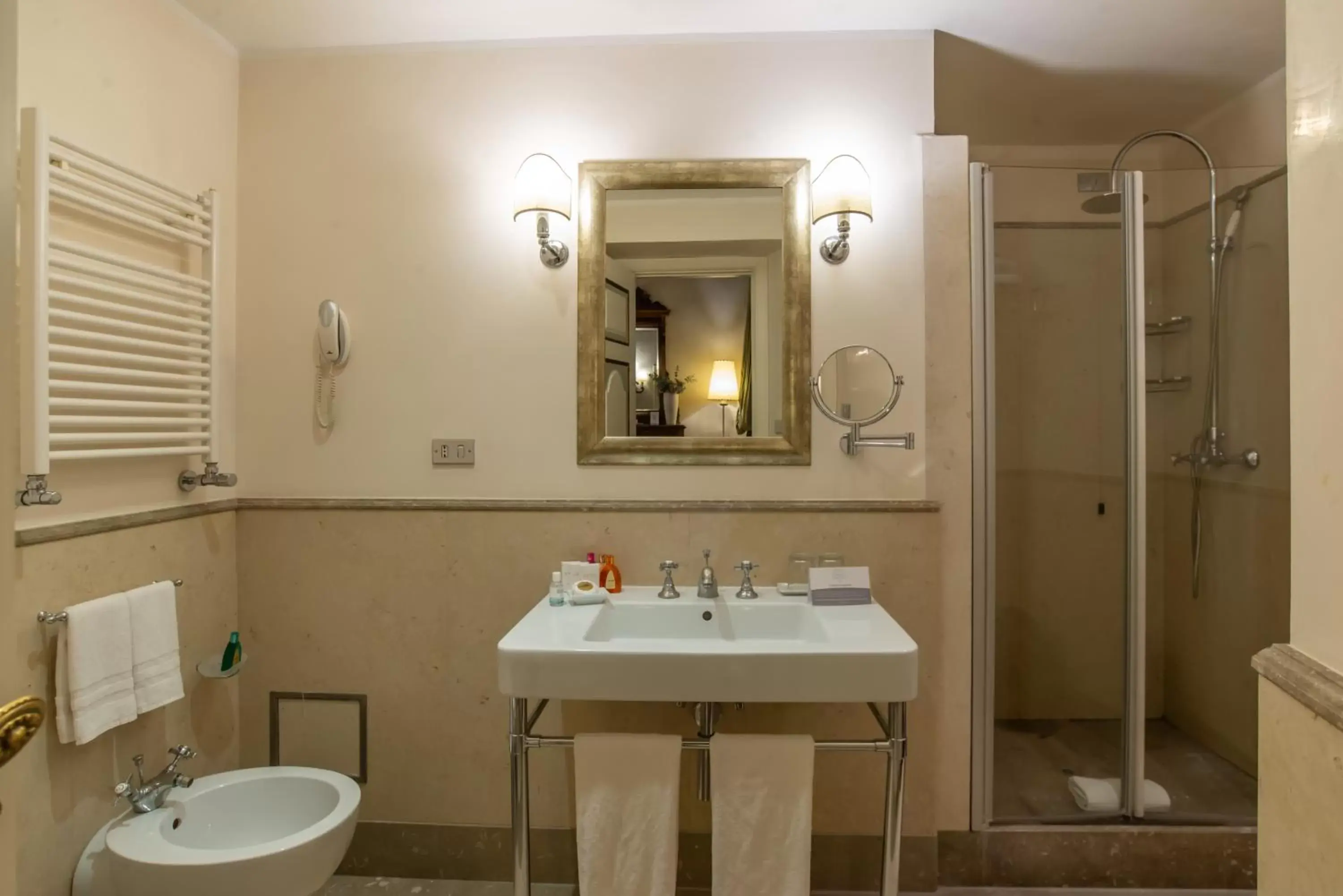 Bathroom in Donna Camilla Savelli - VRetreats