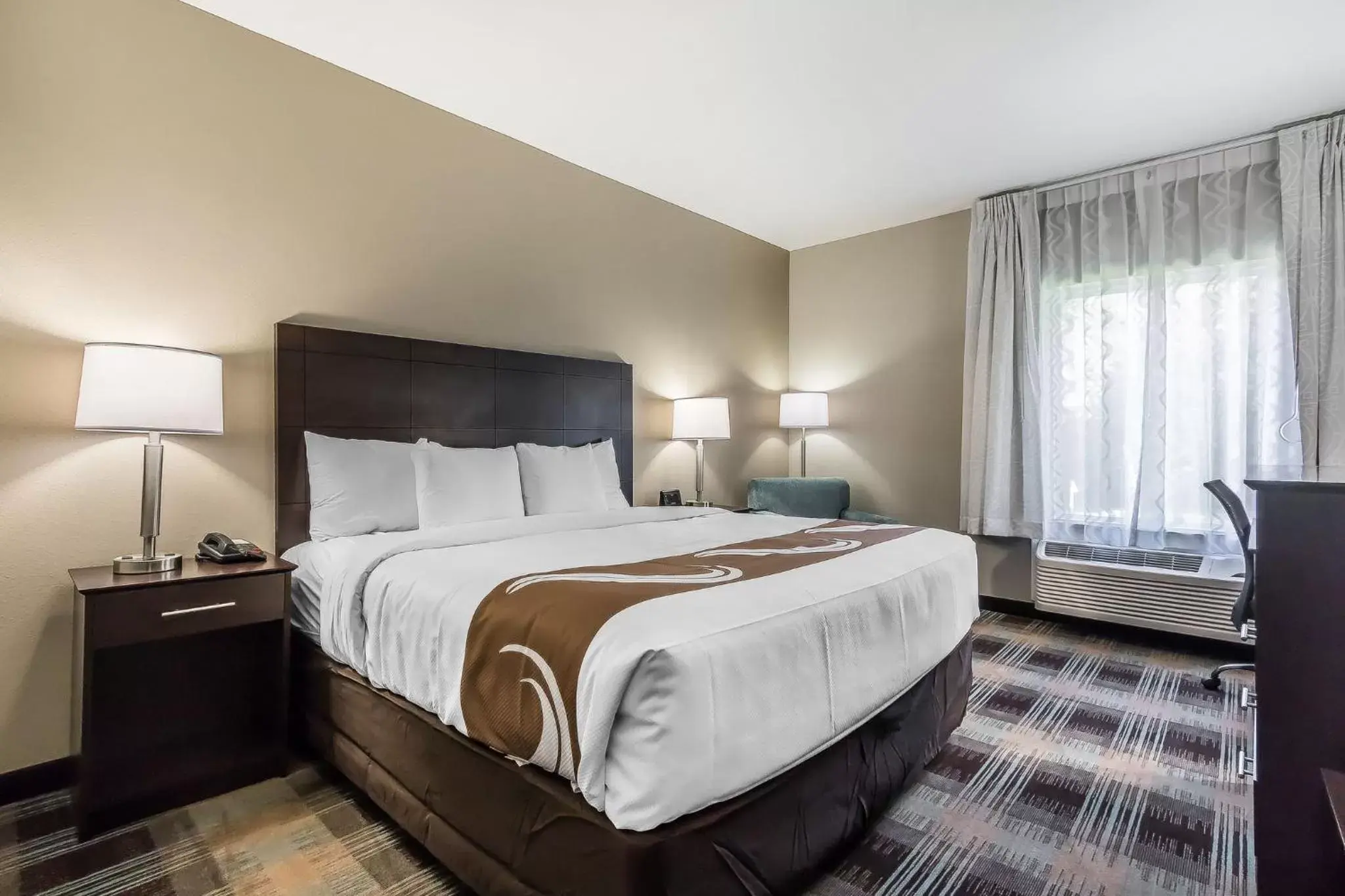 Bed in Quality Inn Pleasant View Bed in Quality Inn Pleasant View