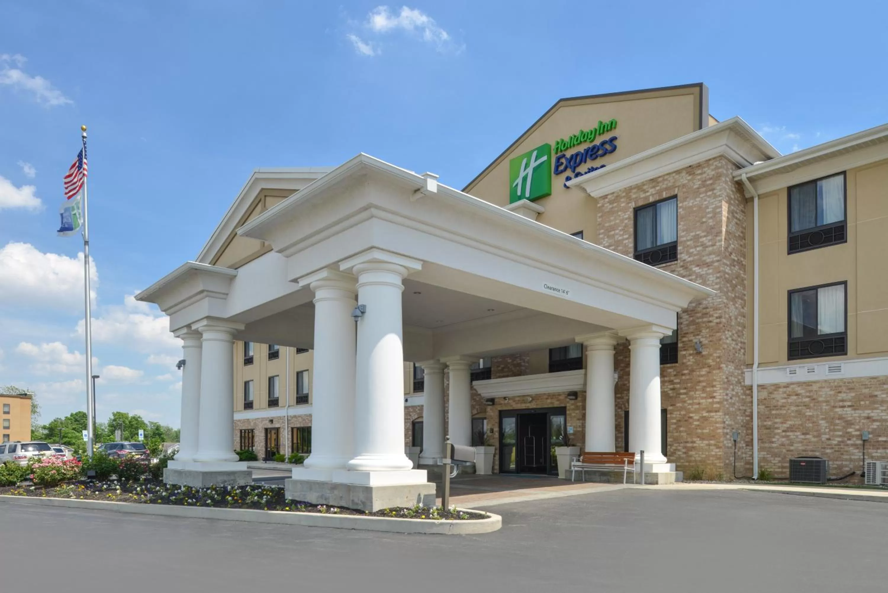Holiday Inn Express & Suites Greenfield by IHG