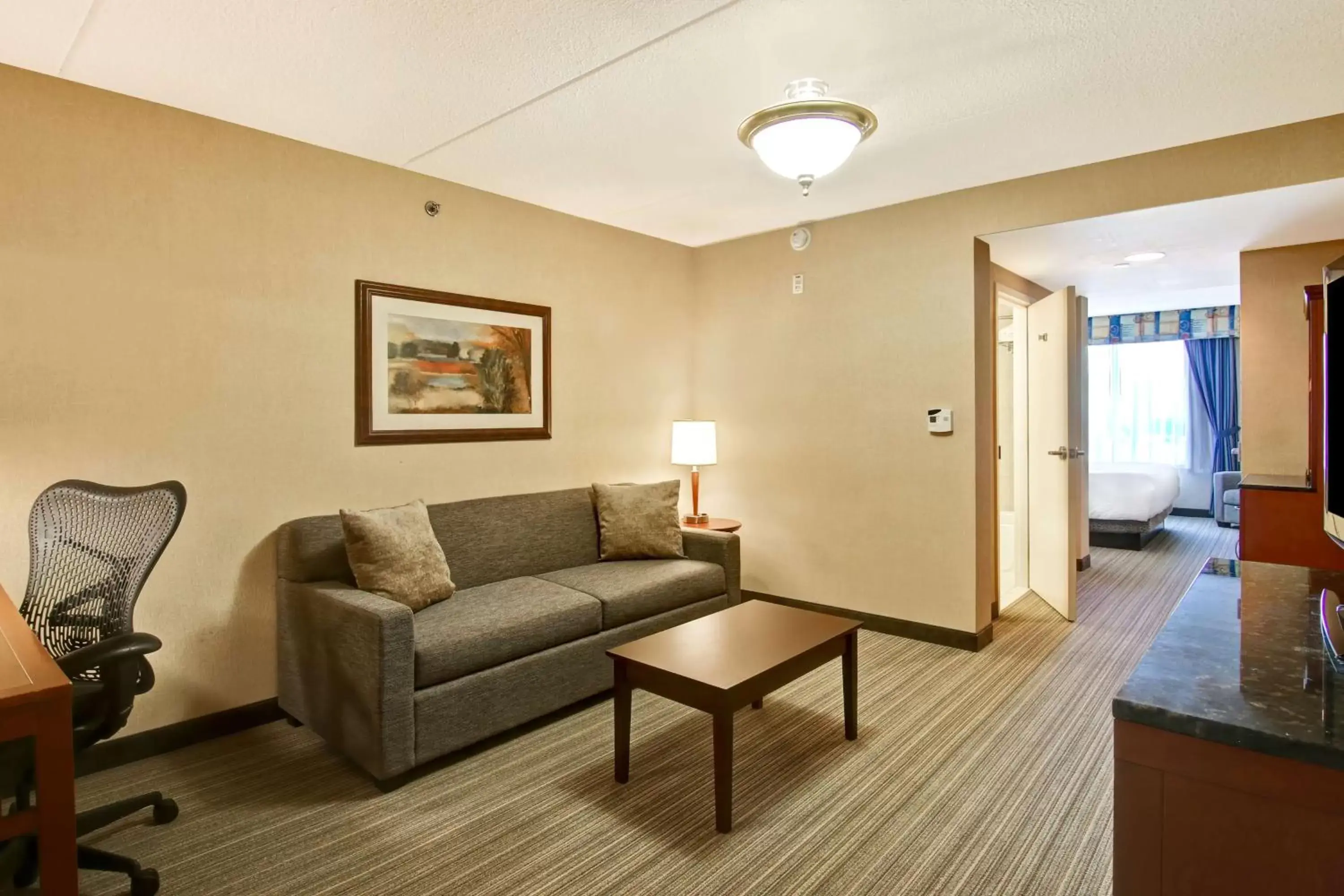 Bedroom, Seating Area in Hilton Garden Inn Toronto/Burlington