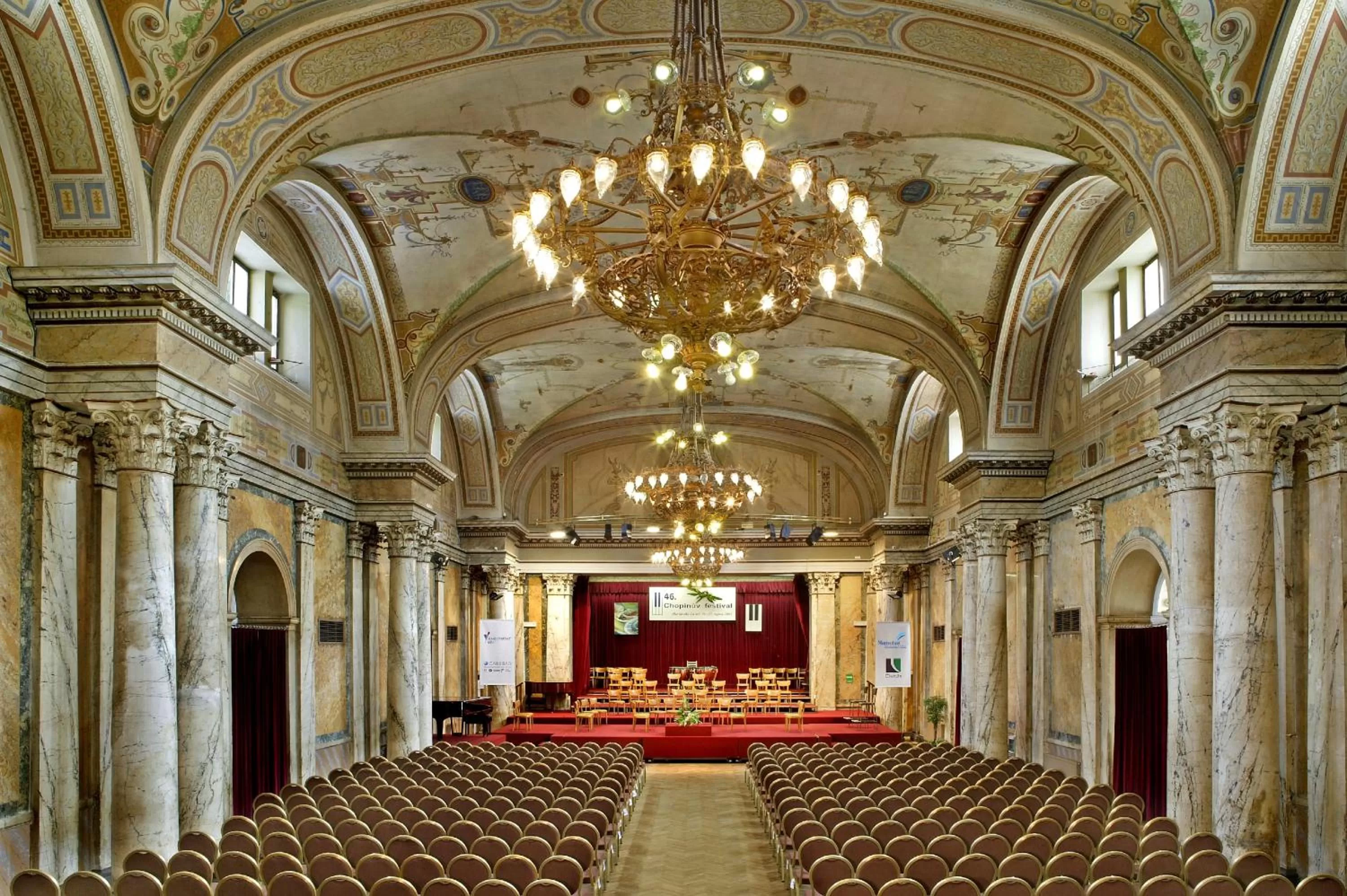 Evening entertainment in Apartma La Provence