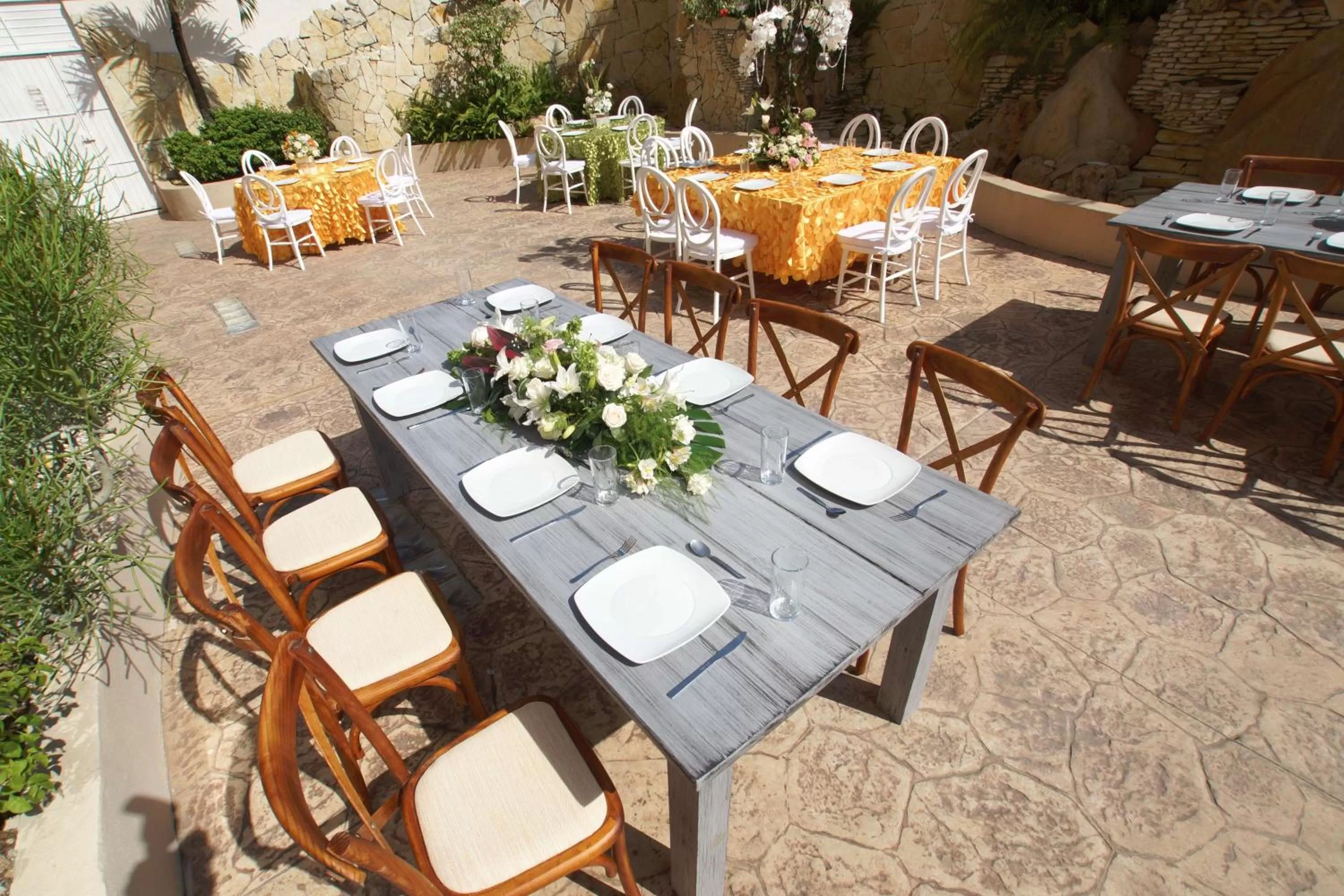 Restaurant/places to eat in Hampton Inn Tampico Airport