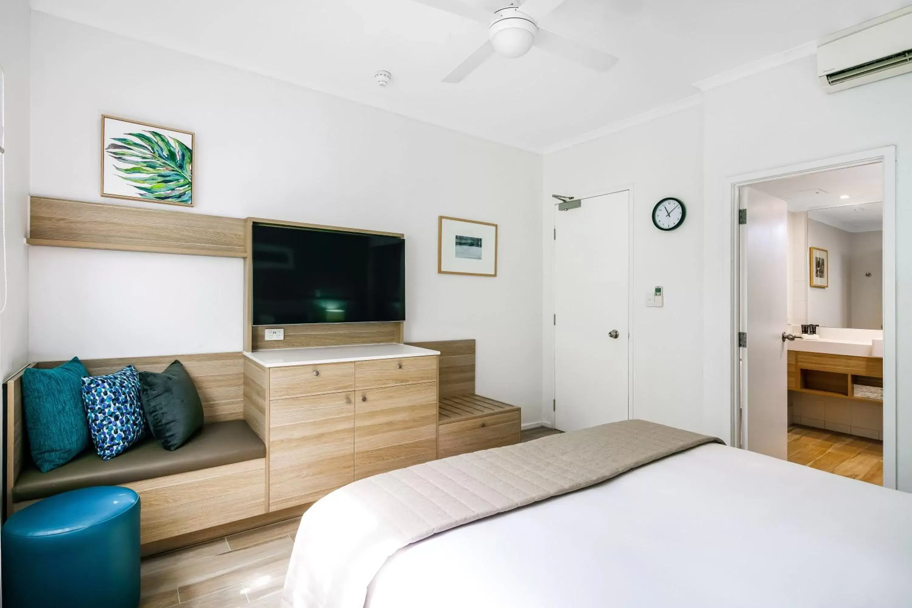 TV and multimedia, TV/Entertainment Center in Mantra PortSea