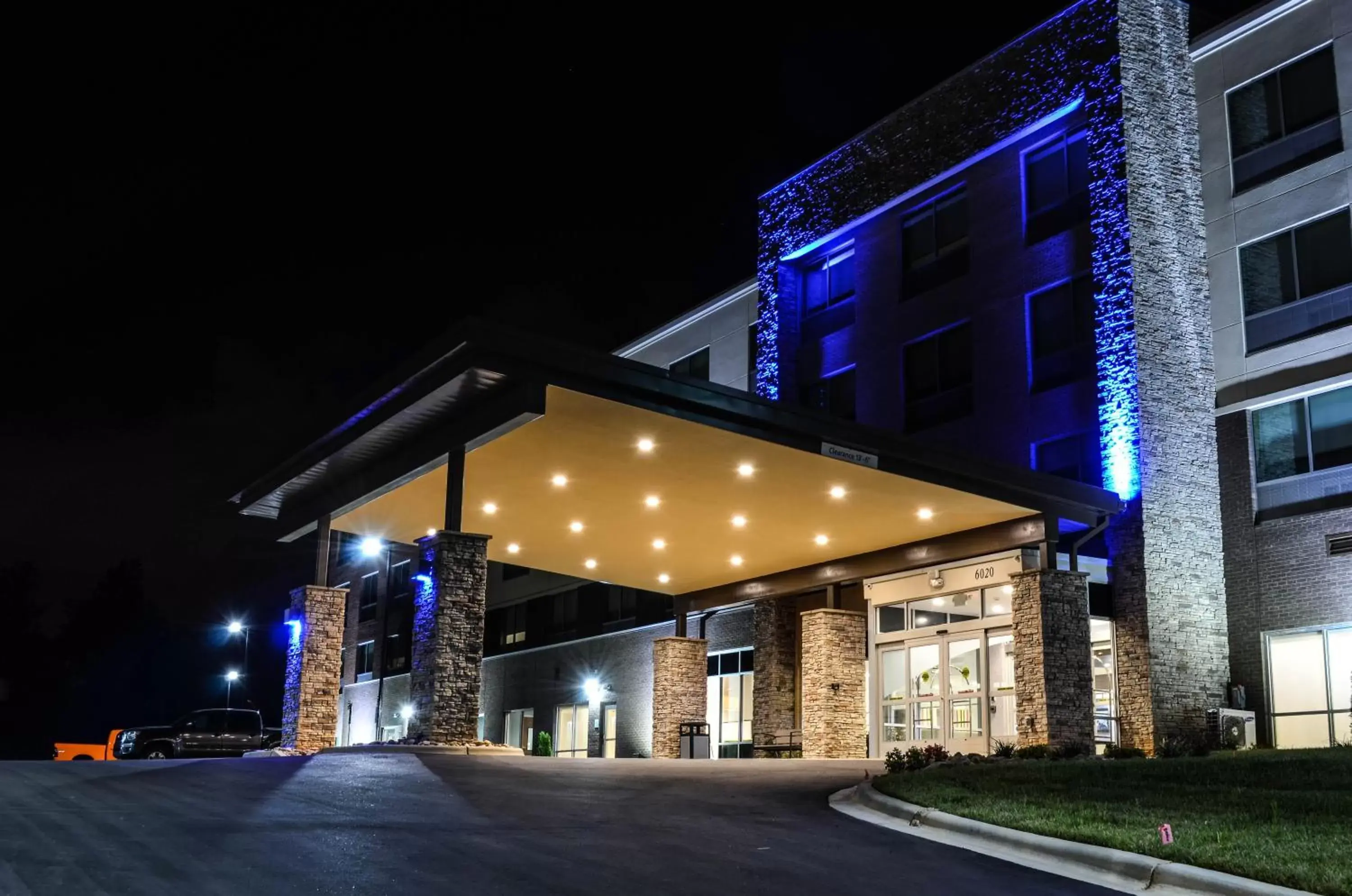 Property Building in Holiday Inn Express & Suites - Charlotte NE - University Area, an IHG Hotel