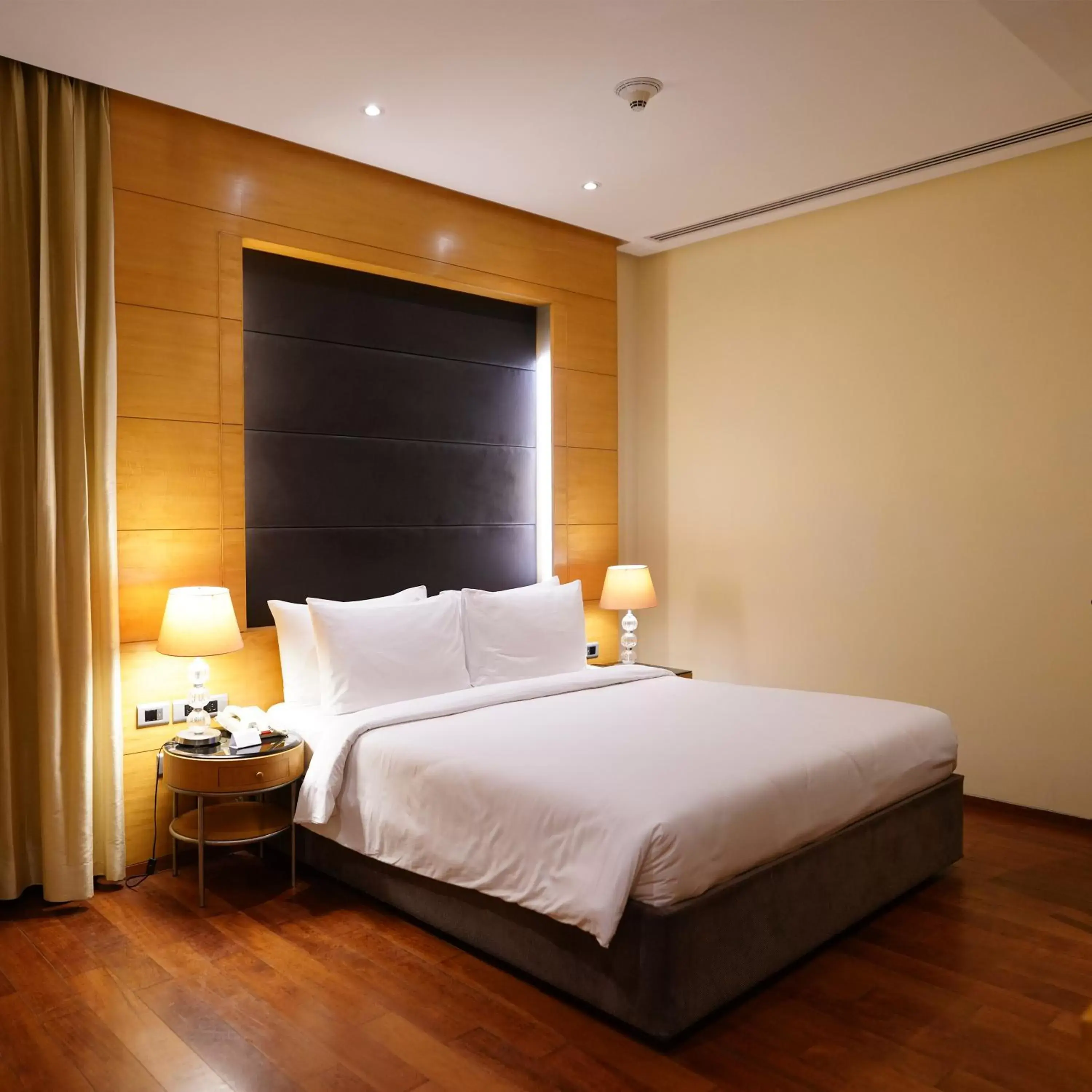 Bedroom, Bed in Radisson Blu Marina Hotel Connaught Place