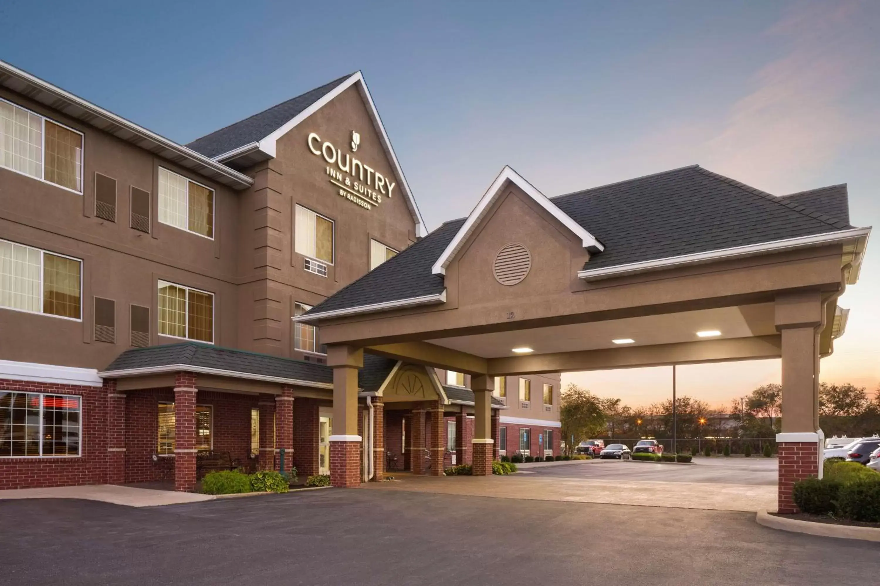 Property building in Country Inn & Suites by Radisson, Lima, OH