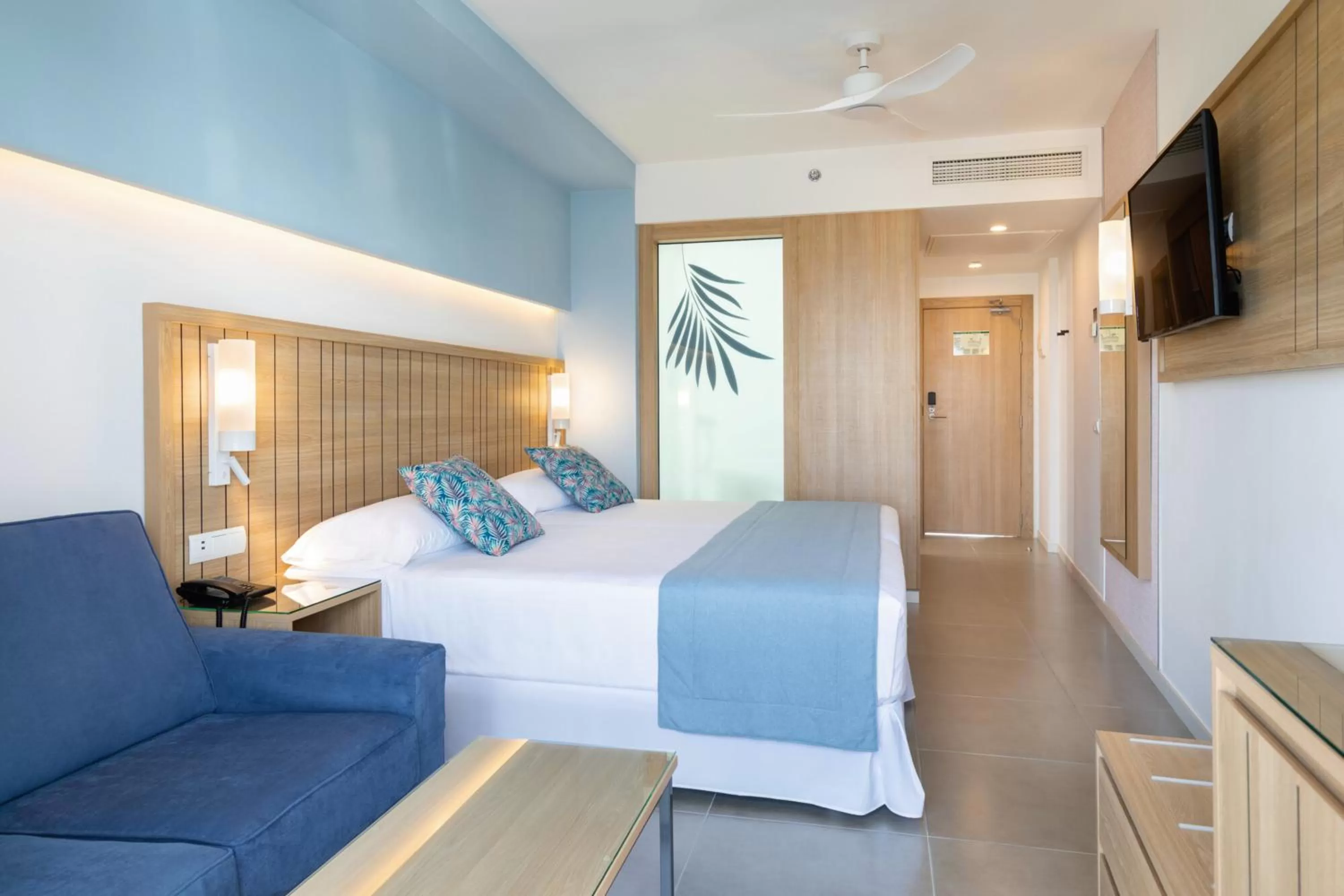 Photo of the whole room, Bed in Hotel Riu Palace Palmeras - All Inclusive