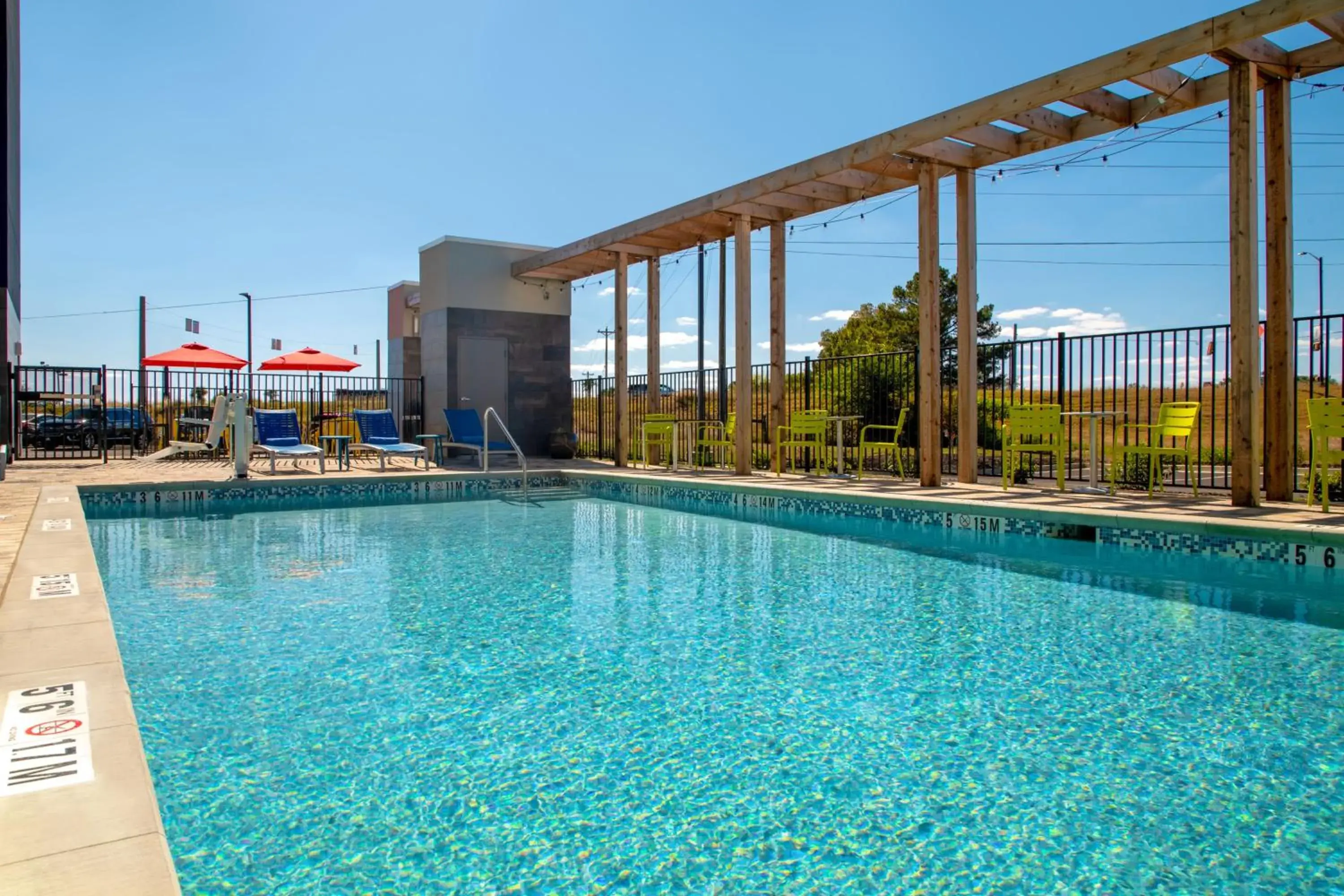 Swimming pool in Home2 Suites By Hilton Calhoun Swimming pool in Home2 Suites By Hilton Calhoun