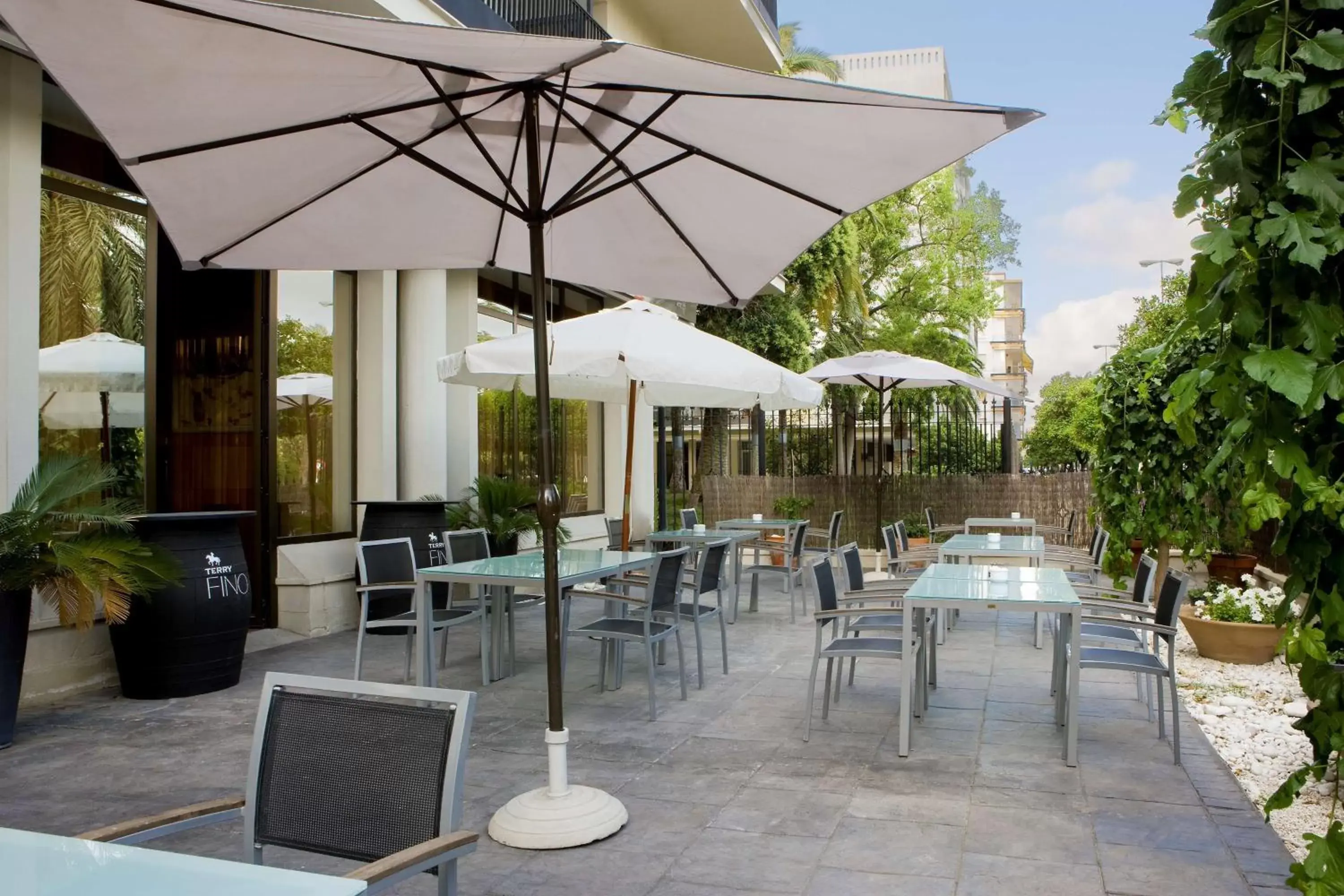 Balcony/Terrace, Restaurant/Places to Eat in NH Avenida Jerez