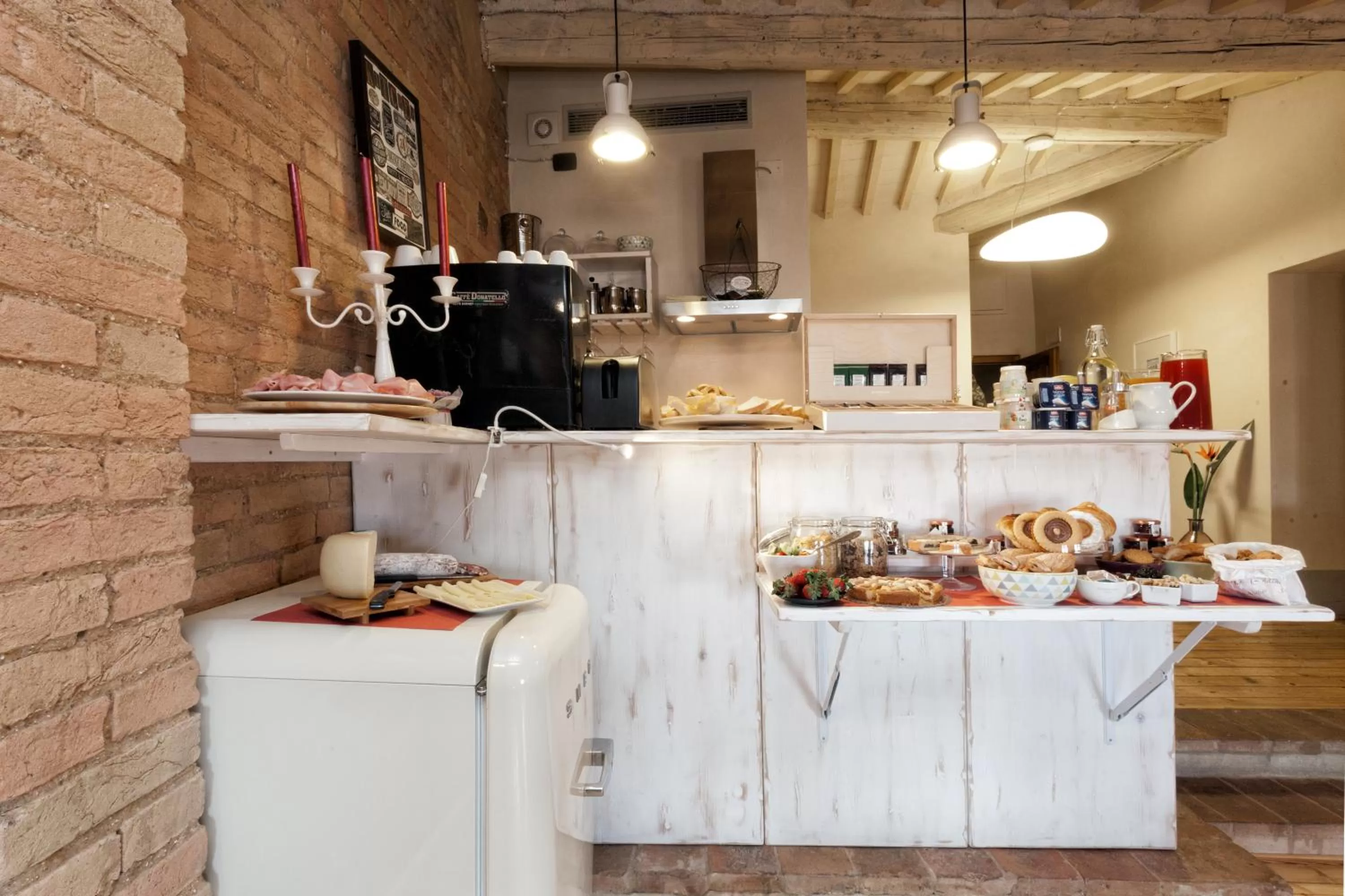 Communal lounge/ TV room in Scalette di Piazza B&B