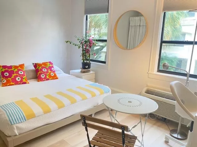 Photo of the whole room, Bed in Tropicals of Palm Beach