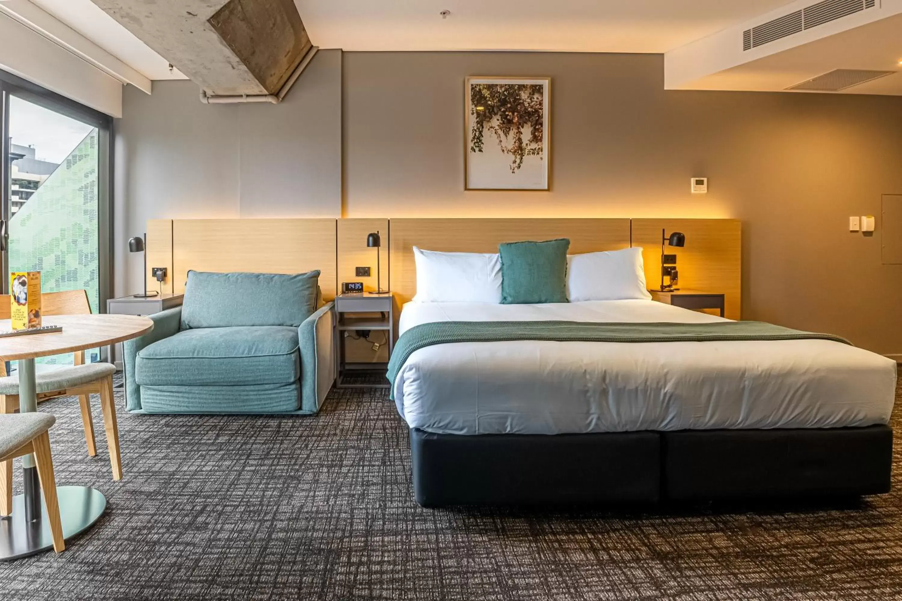 Bed in Song Hotel Sydney