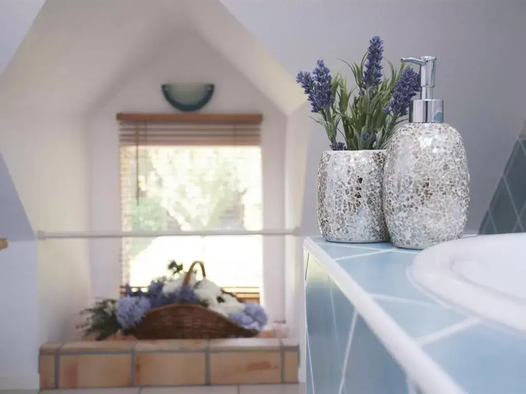 Twin Room with Private Bathroom in Chambres d'Hotes - La Marmoire Twin Room with Private Bathroom in Chambres d'Hotes - La Marmoire