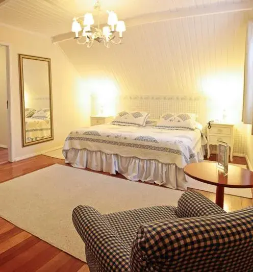 Photo of the whole room, Bed in Pousada Portal das Cerejeiras