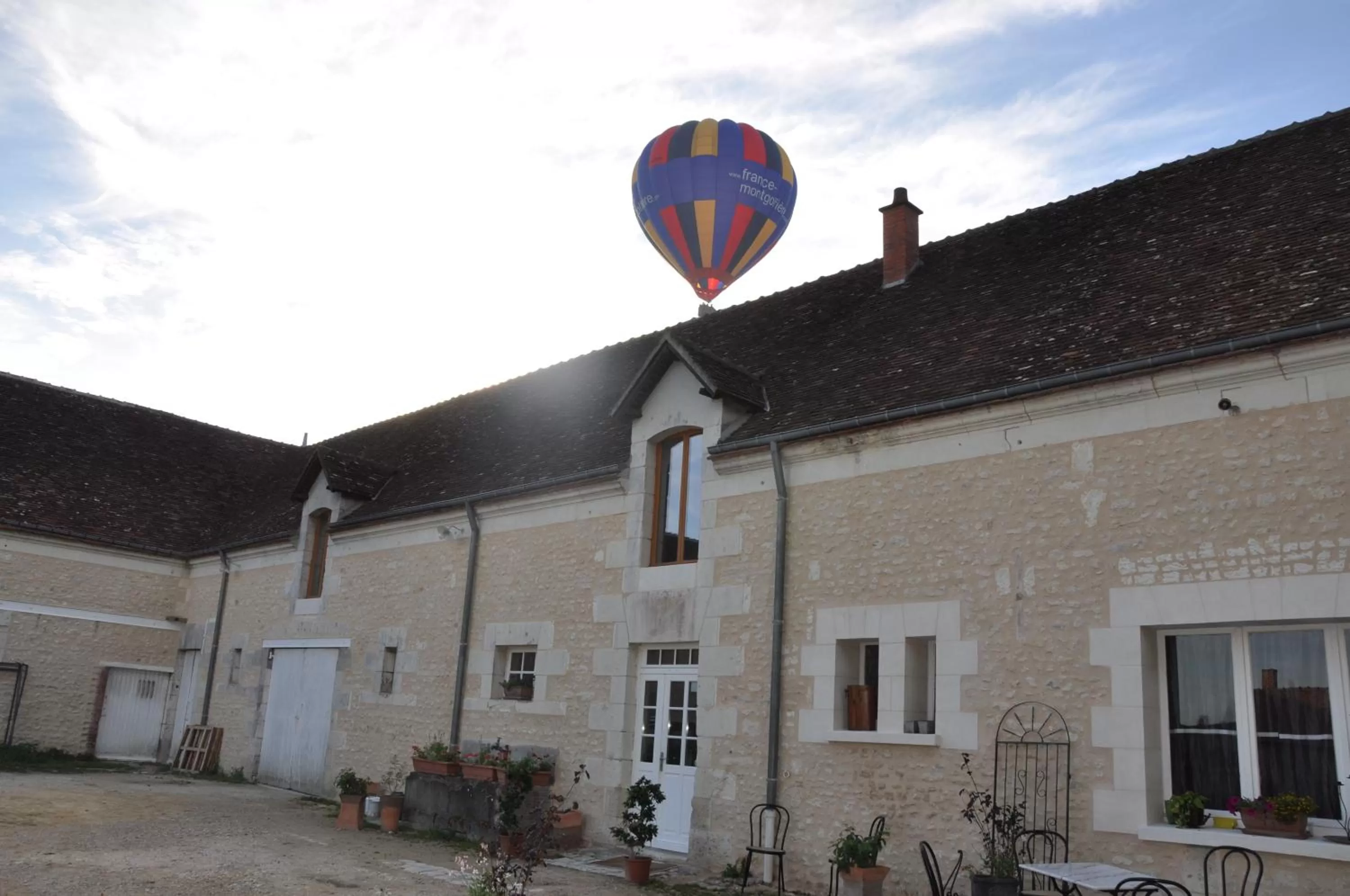 Facade/entrance, Property Building in Les Pierres D'aurèle Chambres d'Hôtes