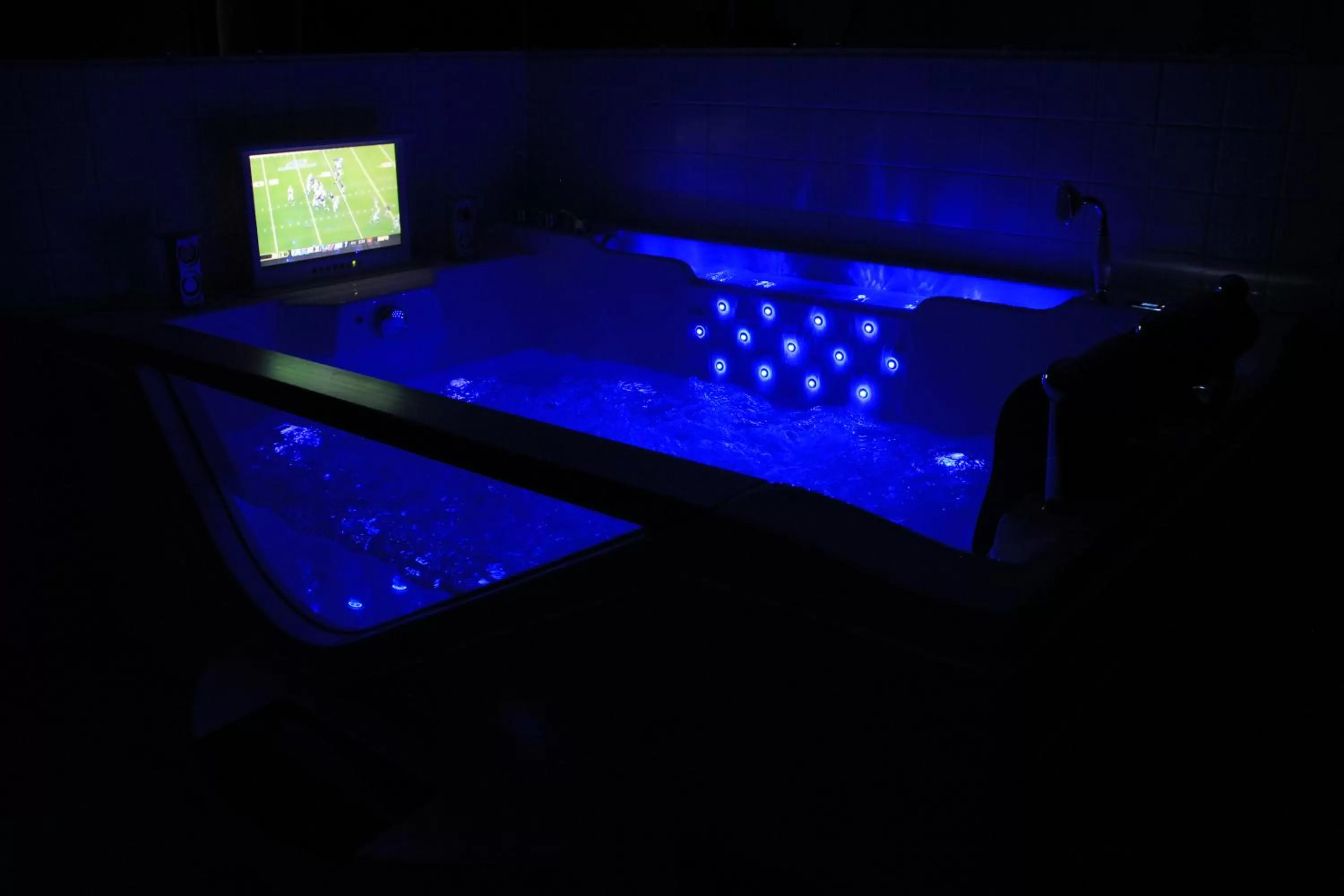 Hot Tub in Super 8 by Wyndham Uniontown PA