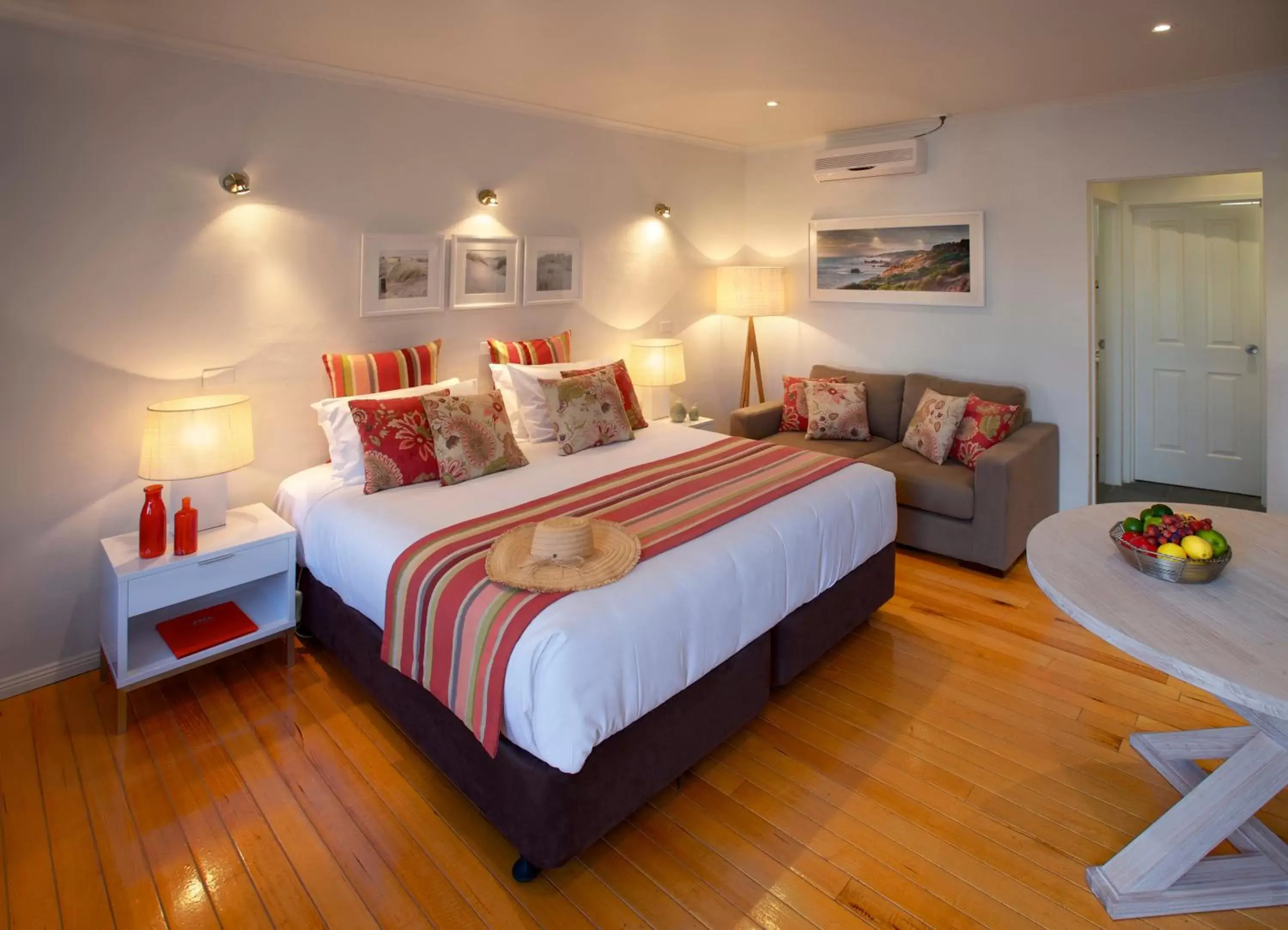 Bedroom, Bed in Sorrento Beach Motel Bedroom, Bed in Sorrento Beach Motel