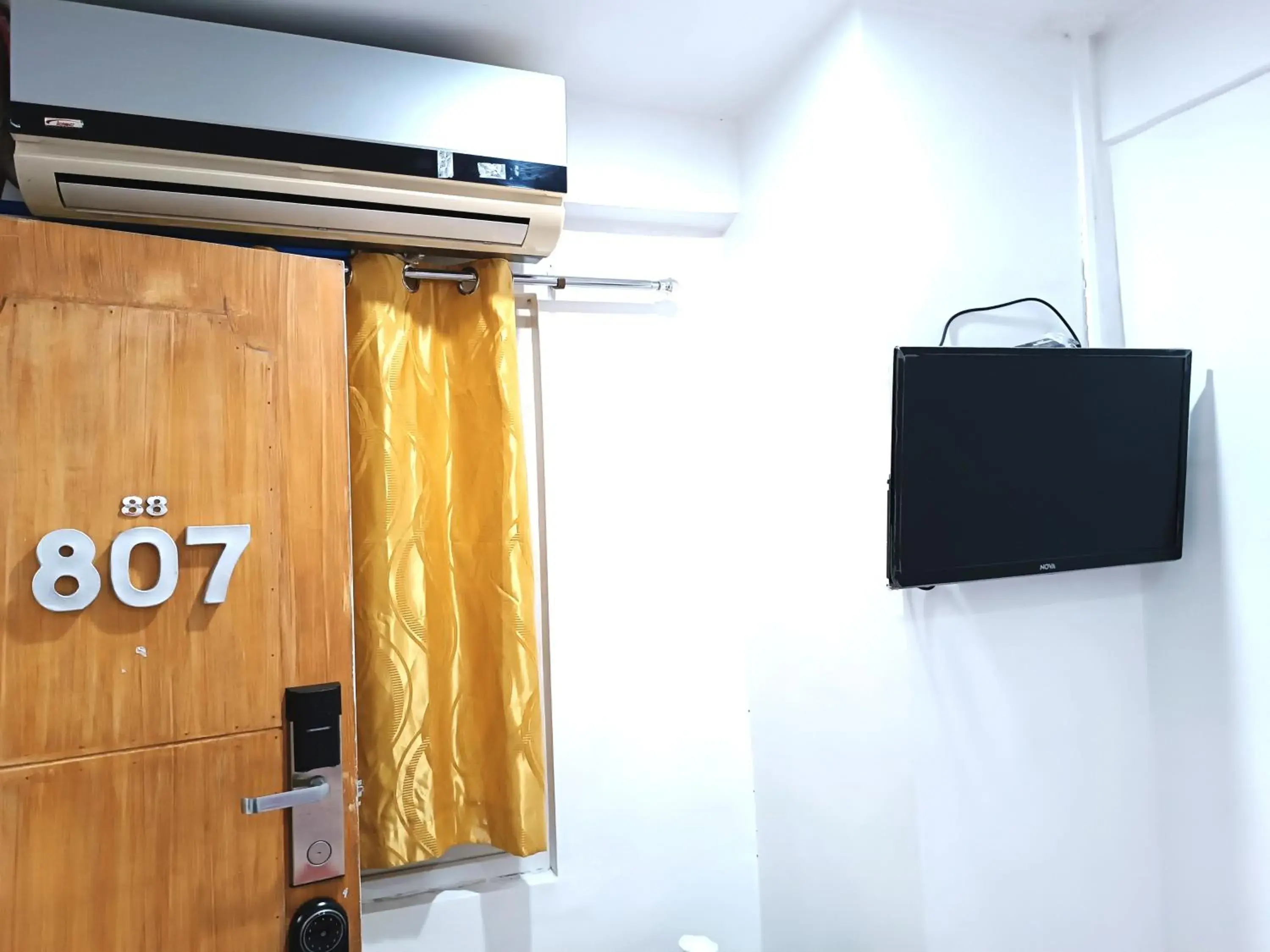 air conditioner, TV/Entertainment Center in 8hostel