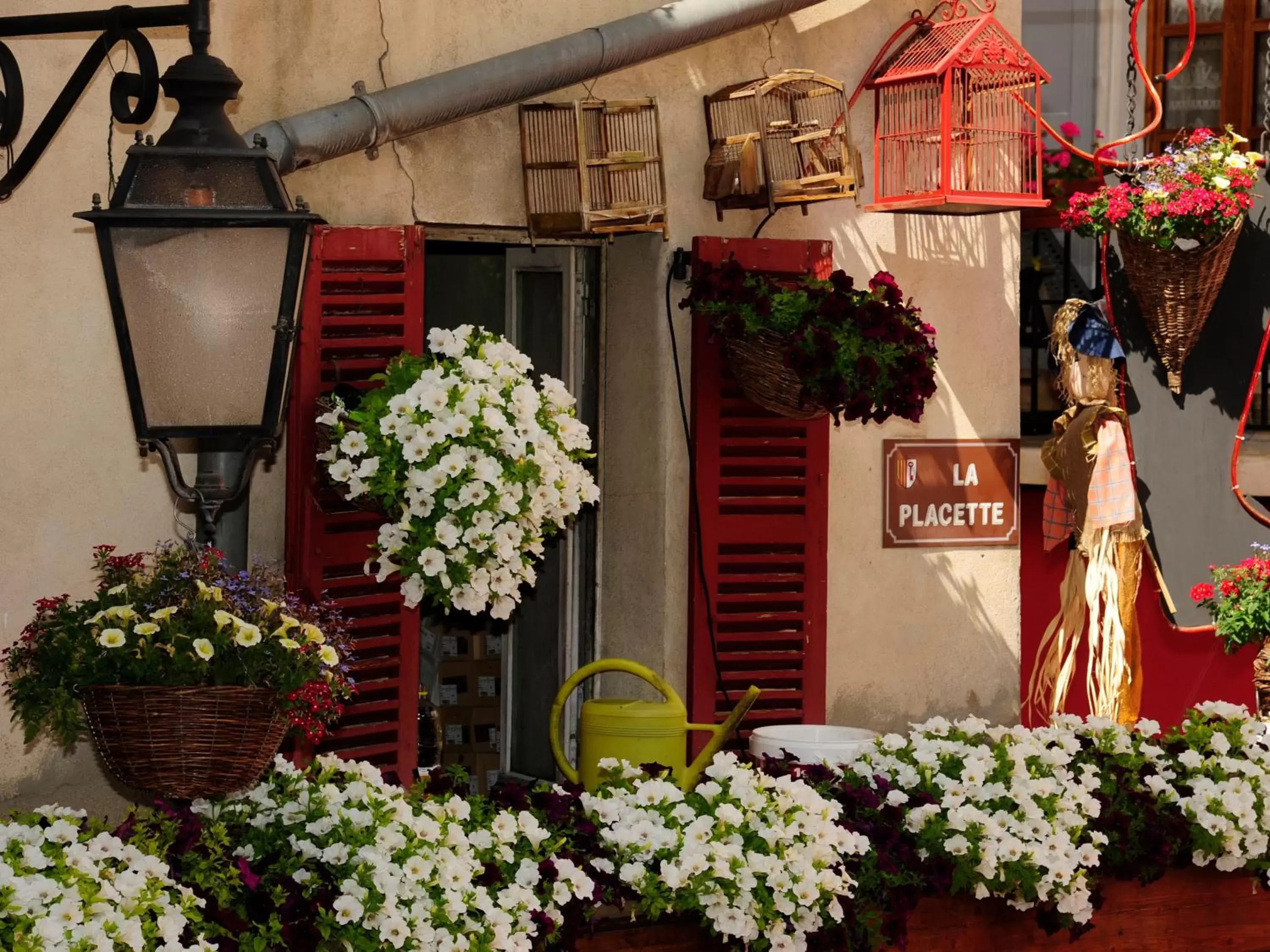 Facade/entrance, Property Building in Hotel de la Placette Barcelonnette