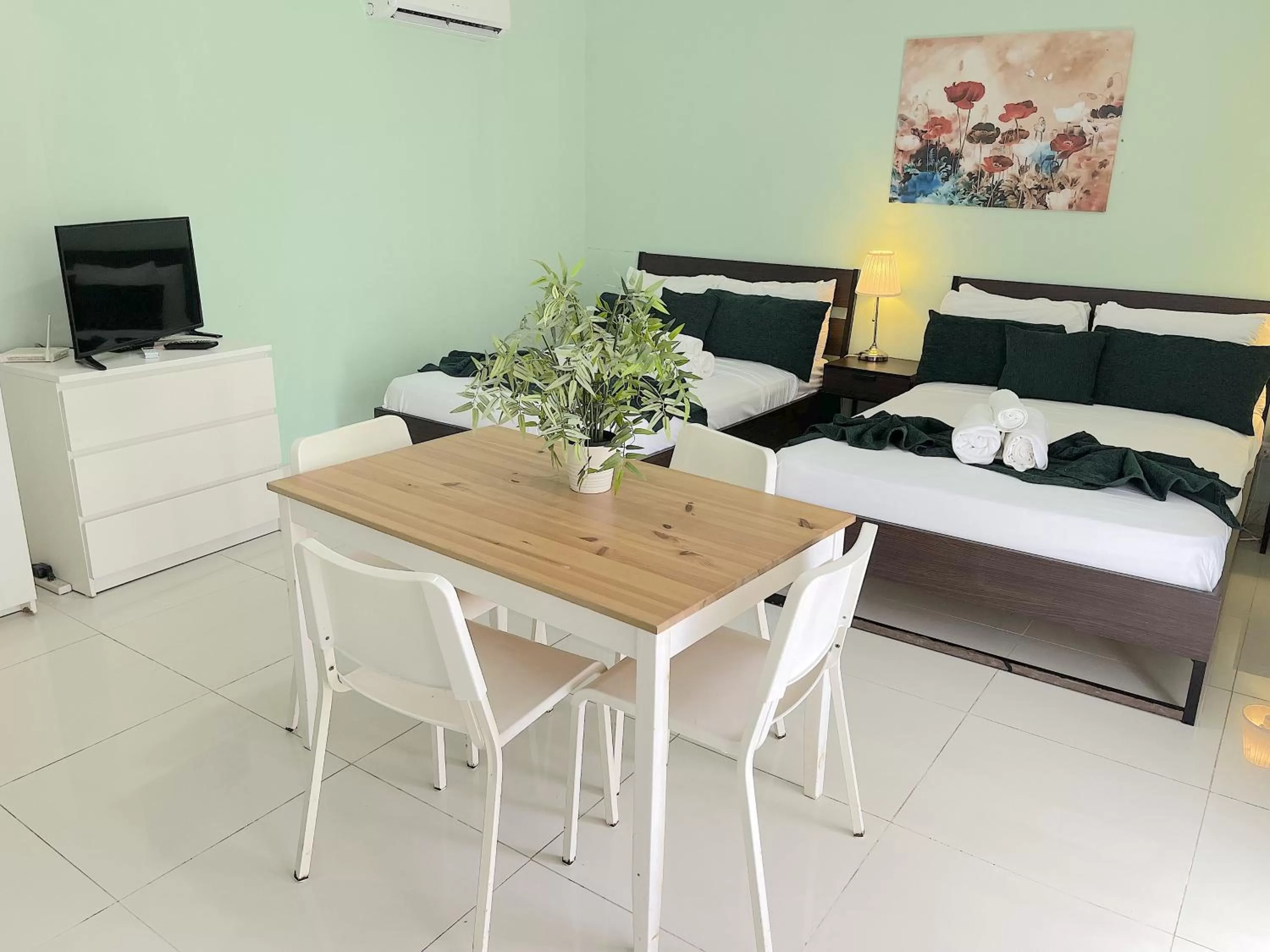 TV and multimedia, TV/Entertainment Center in Sol Caribe del MAR BEACH STUDIOS WiFi HOTEL Los Corales Bavaro La Altagracia BEACH CLUB & SPA