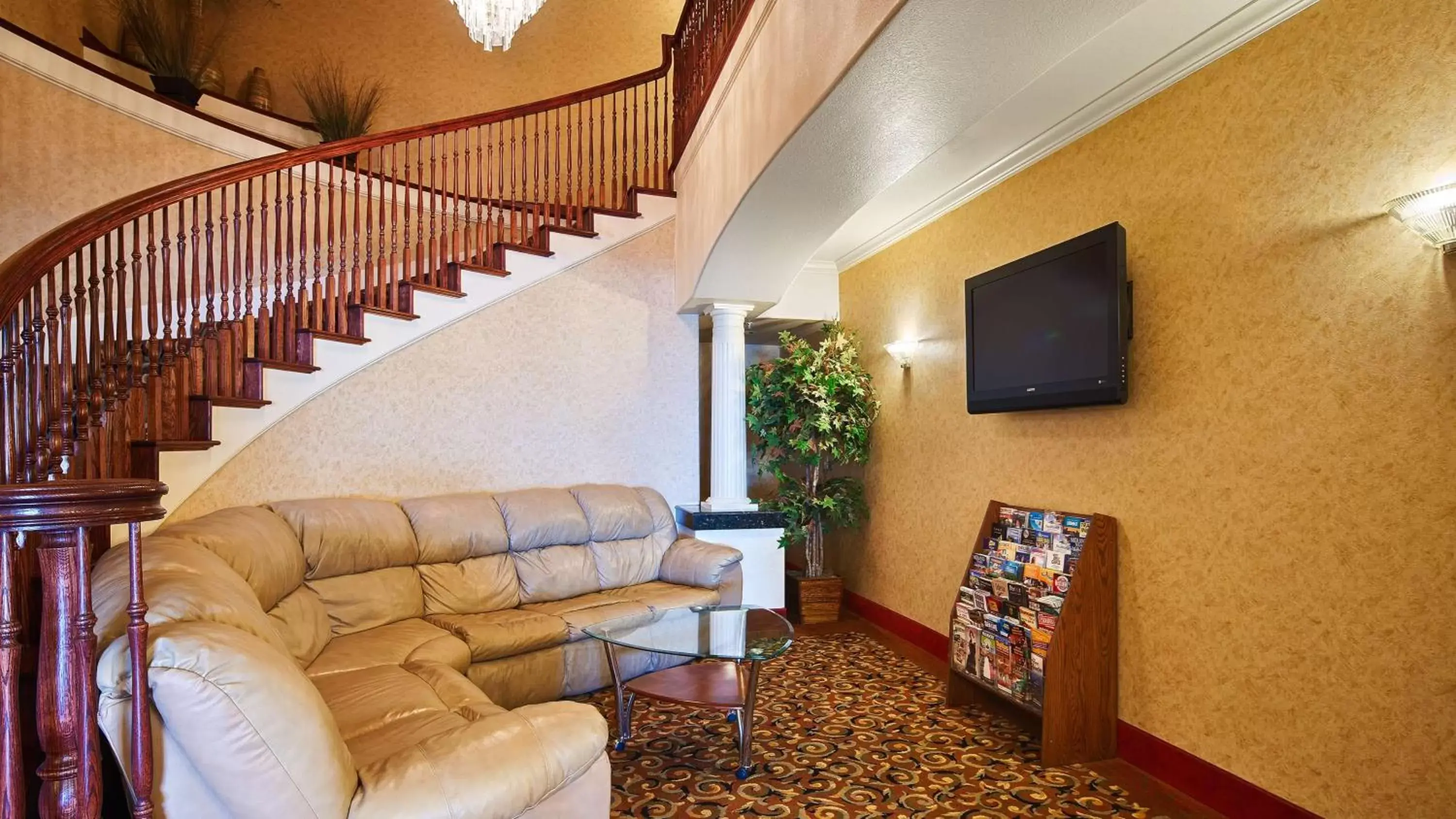 Lobby or reception, Seating Area in Best Western Inn & Suites - Henrietta