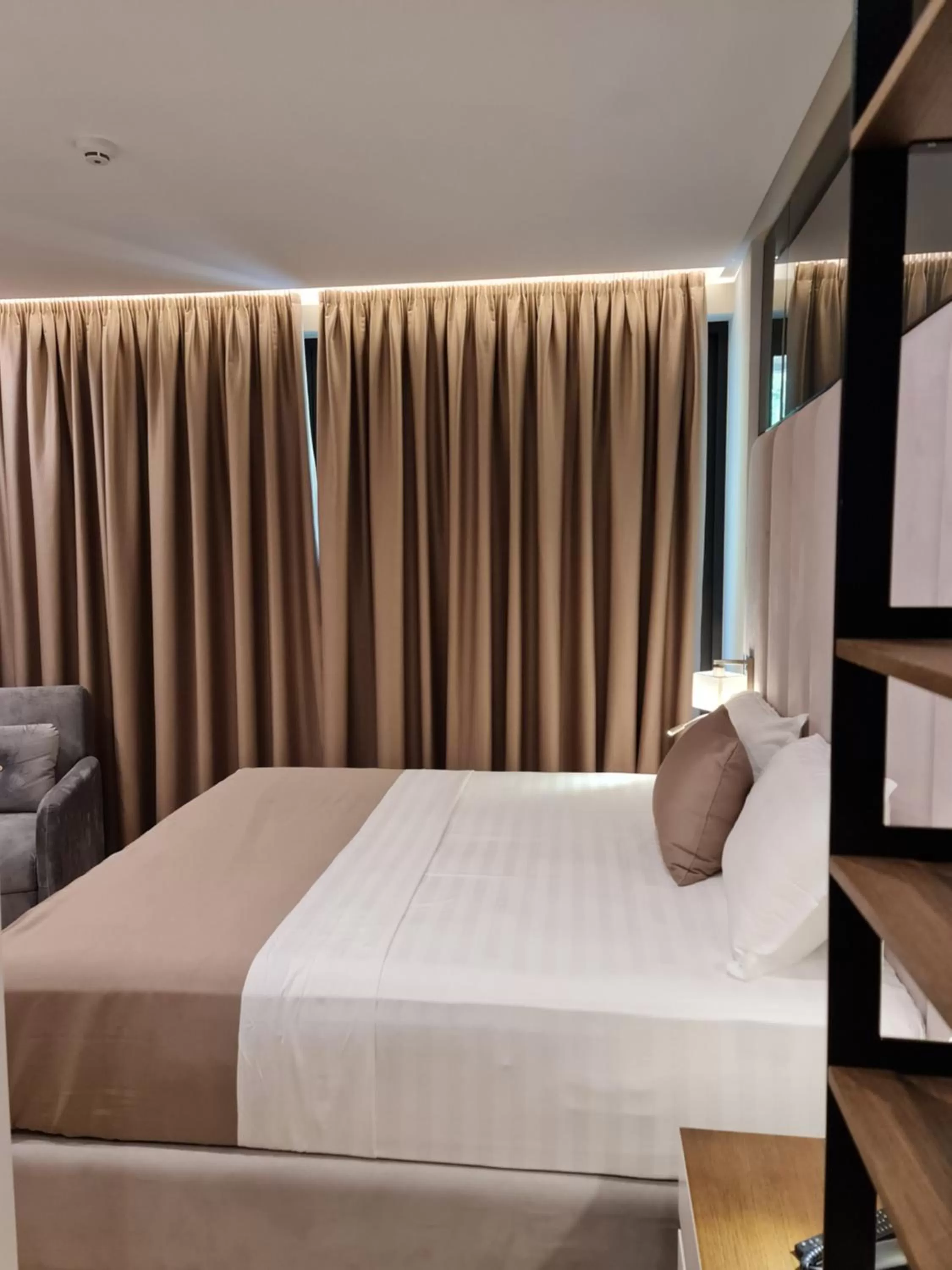 Photo of the whole room, Bed in Hotel Aross