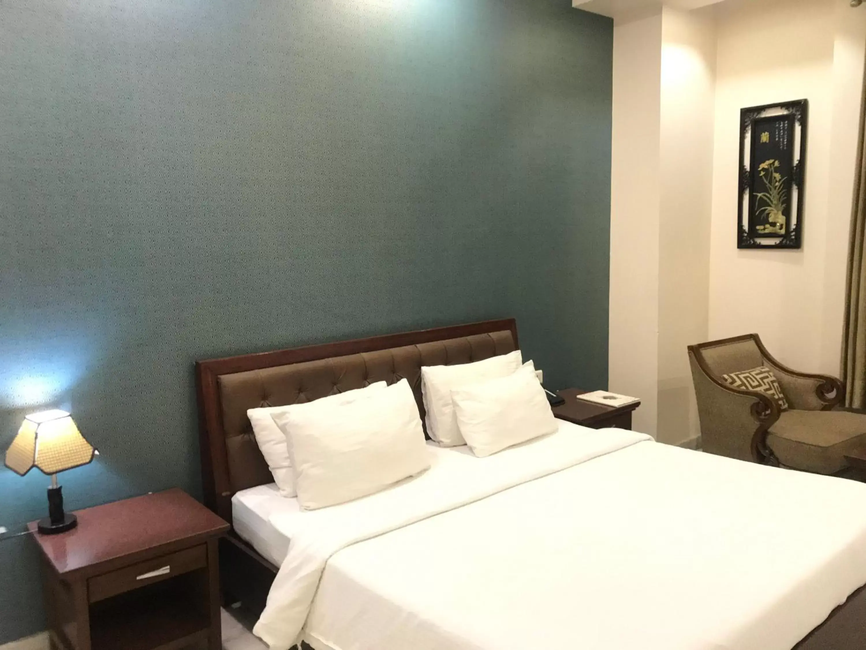Bed in Hotel Leela Grande