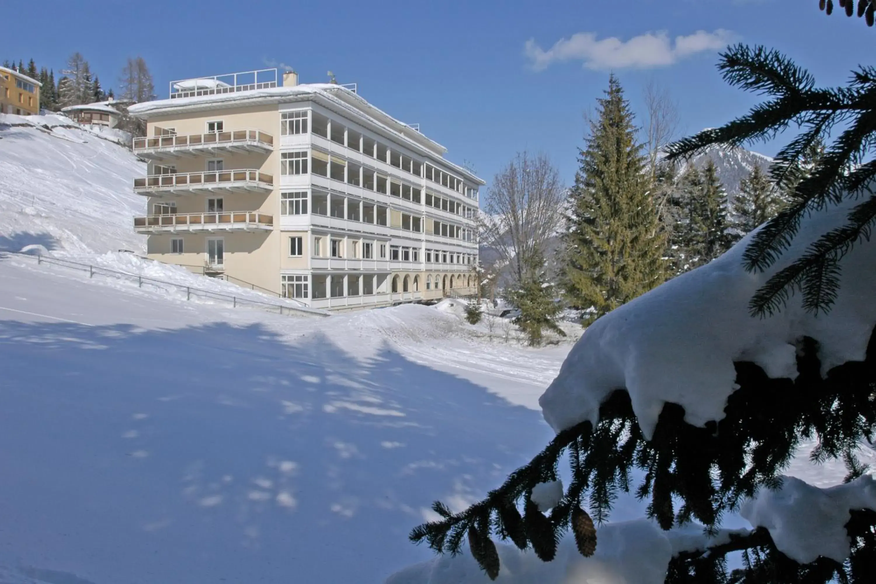 Facade/entrance, Winter in Davos Youth Hostel