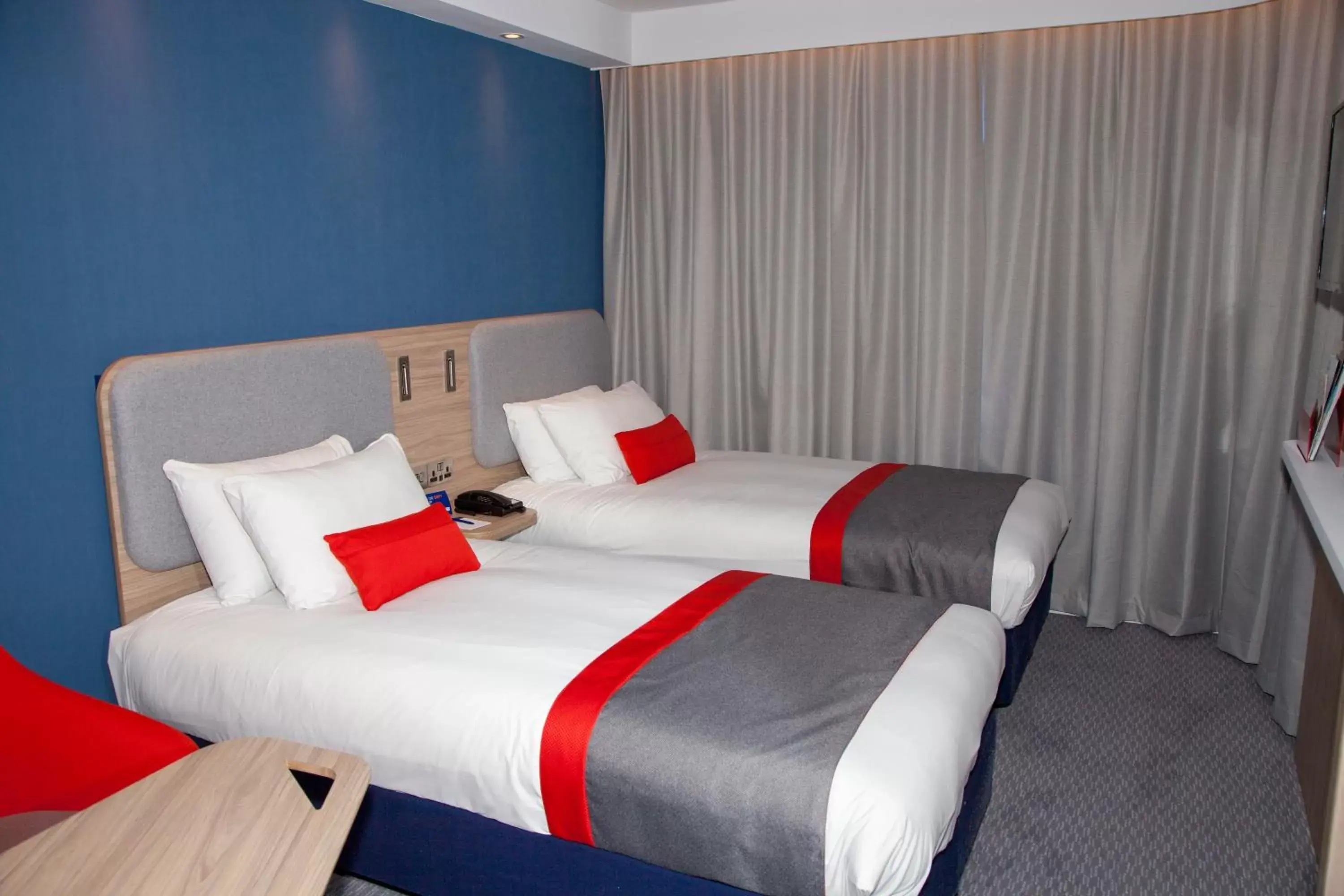 Photo of the whole room, Bed in Holiday Inn Express Cardiff Bay, an IHG Hotel