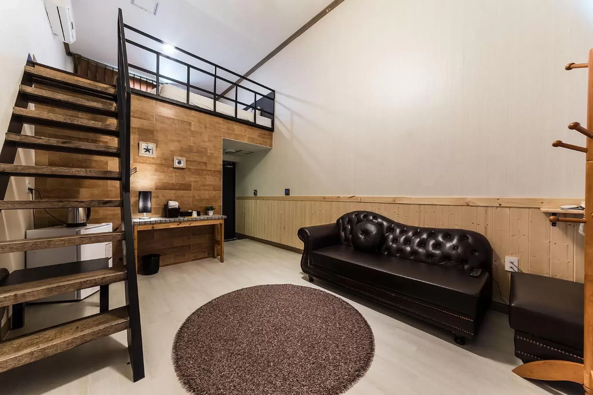 TV and multimedia, Seating Area in Hotel Hue Loft