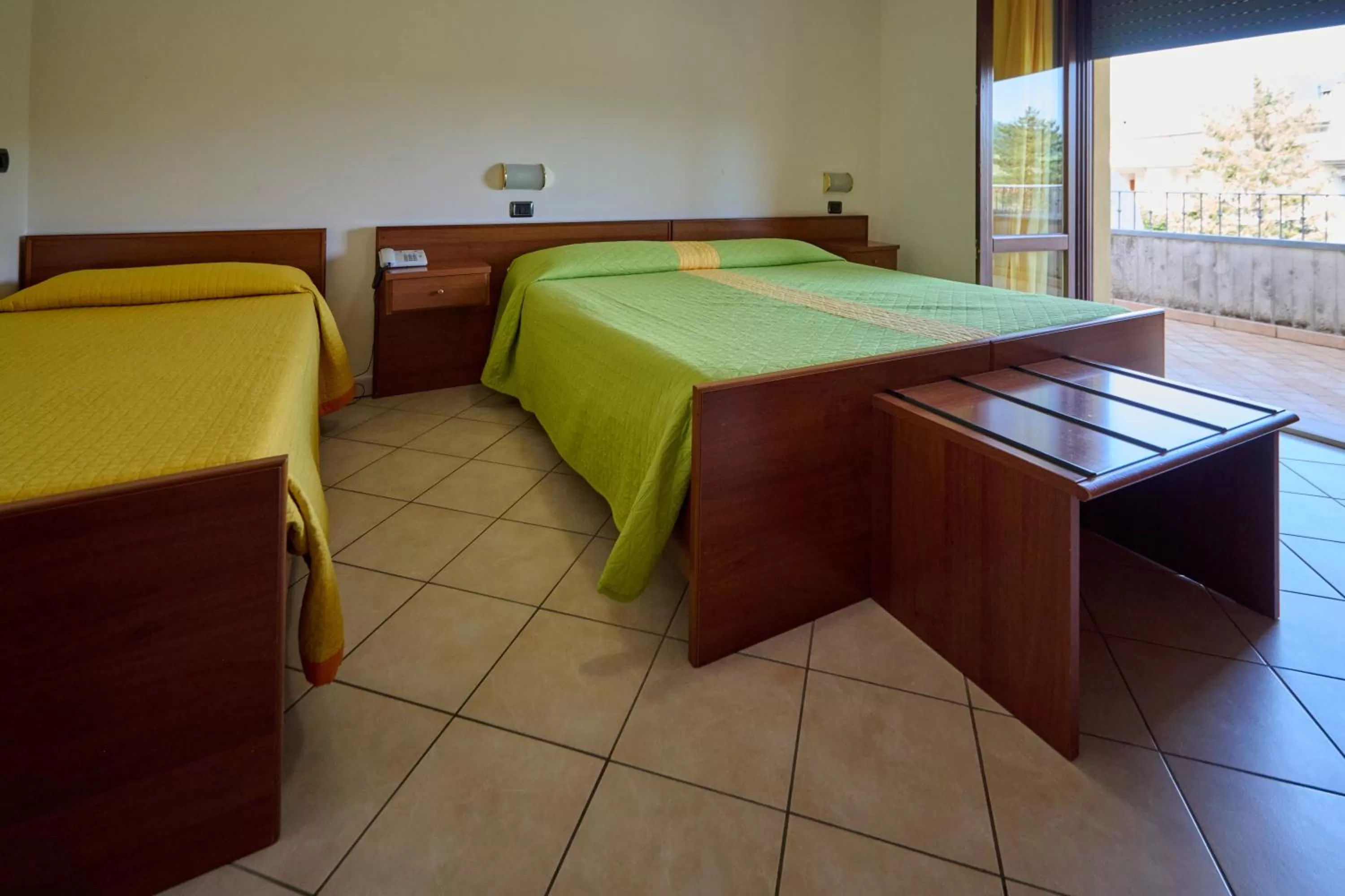 Bedroom, Bed in Albergo Shine