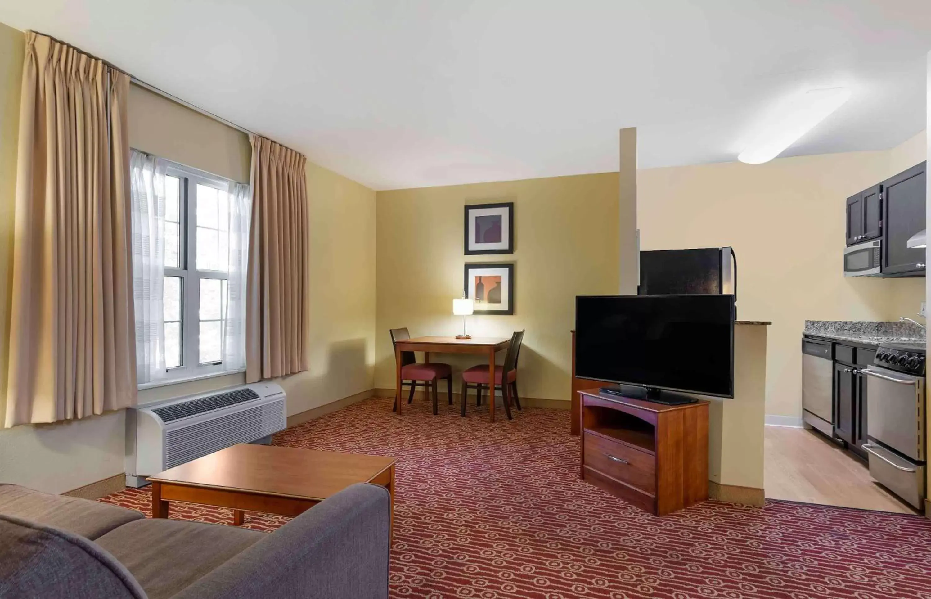 Bedroom, TV/Entertainment Center in Extended Stay America Suites - Atlanta - Northlake
