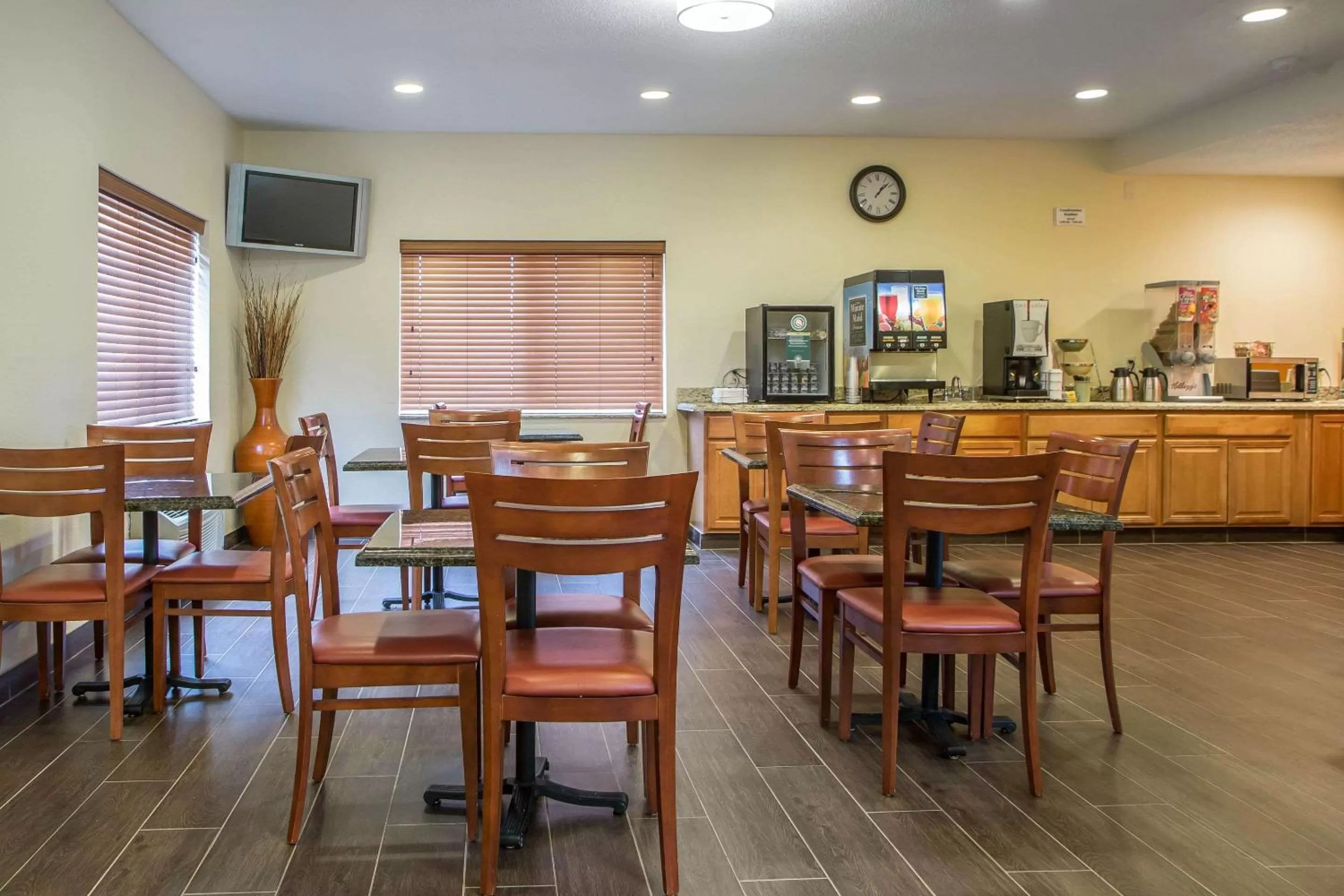 Restaurant/places to eat in Quality Inn & Suites Bloomington I-55 and I-74