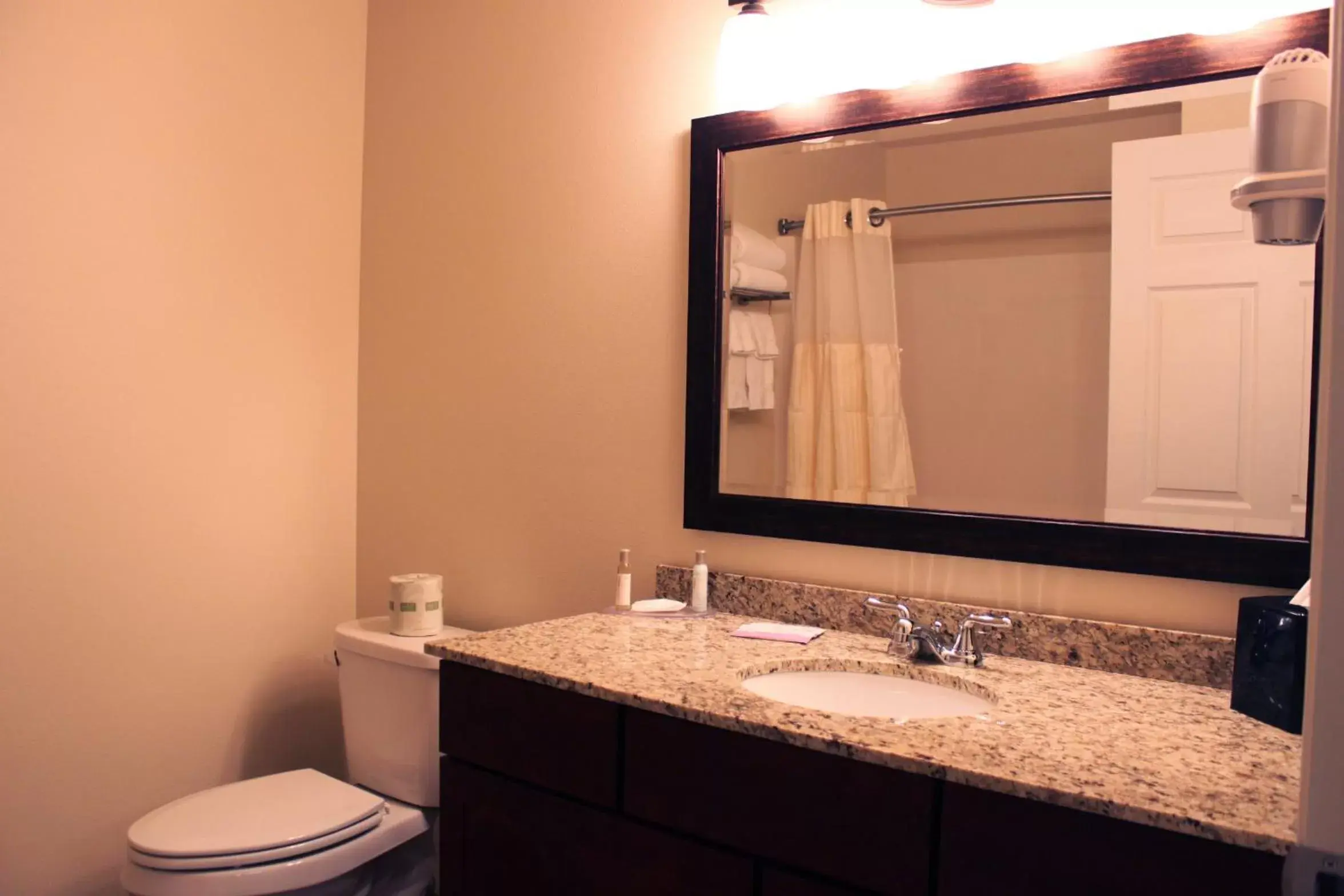 Bathroom in Extended Stay Americas Suites - Minot