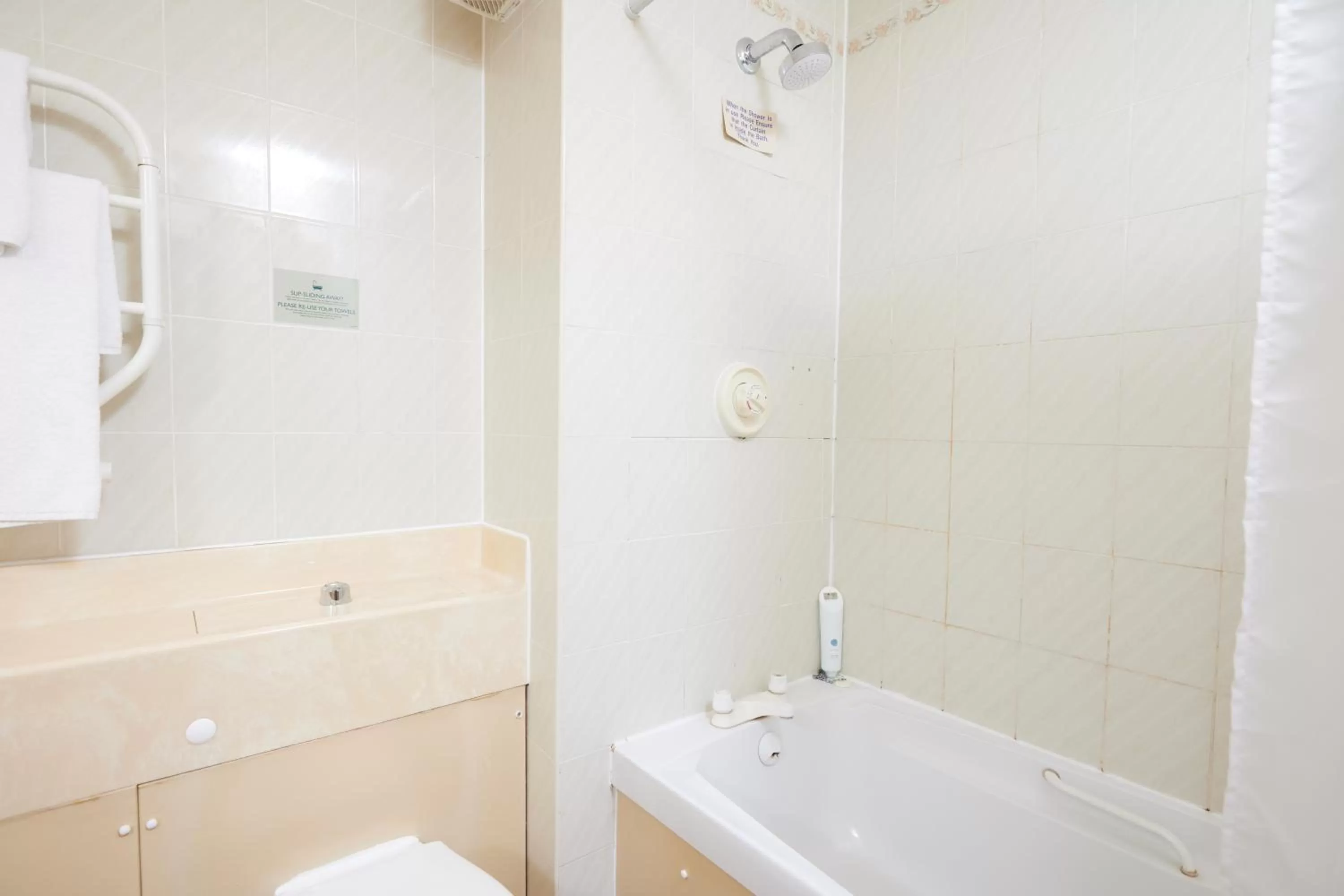 Bath in Farmhouse Innlodge by Greene King Inns