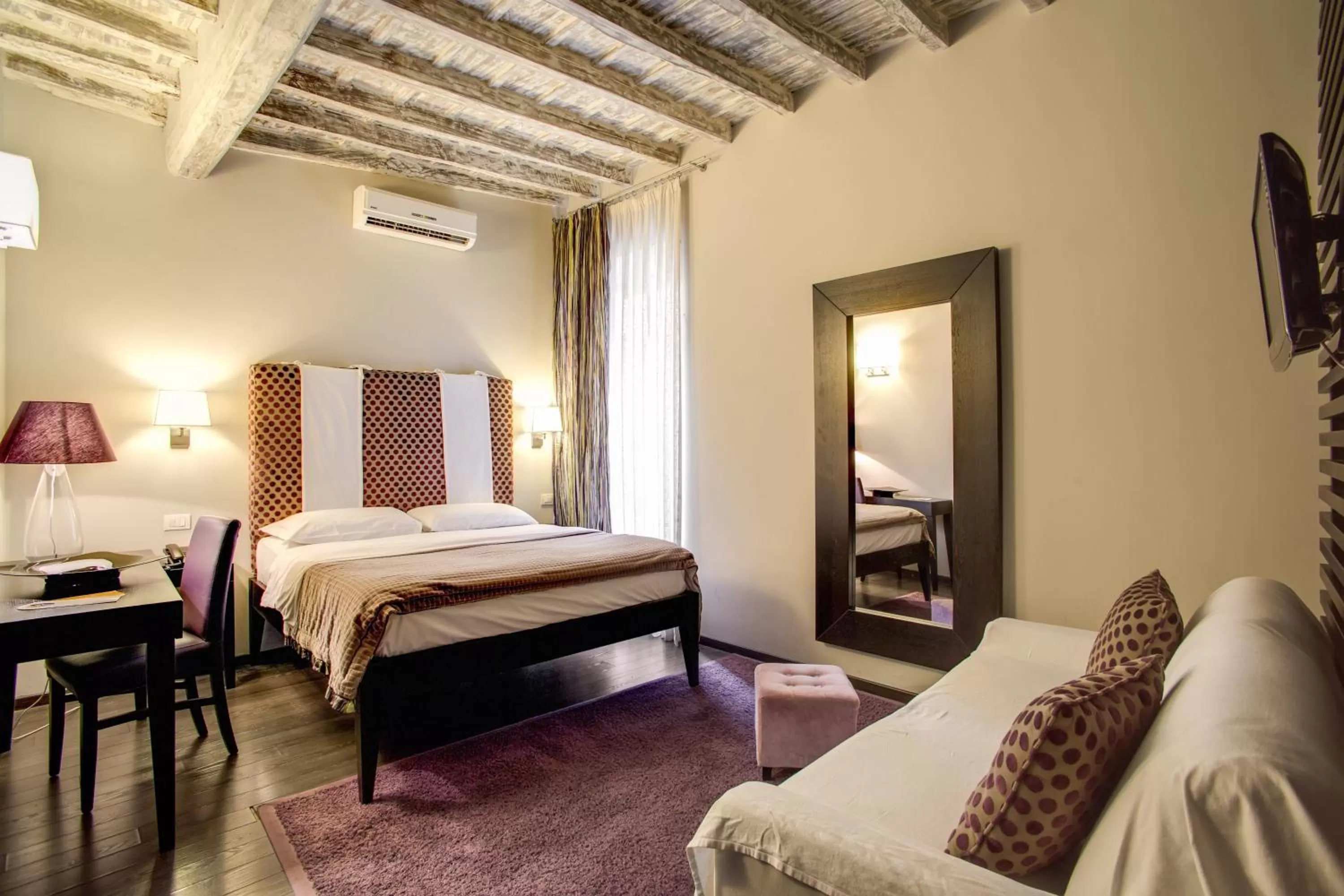 Photo of the whole room, Bed in Trevi Beau Boutique Hotel