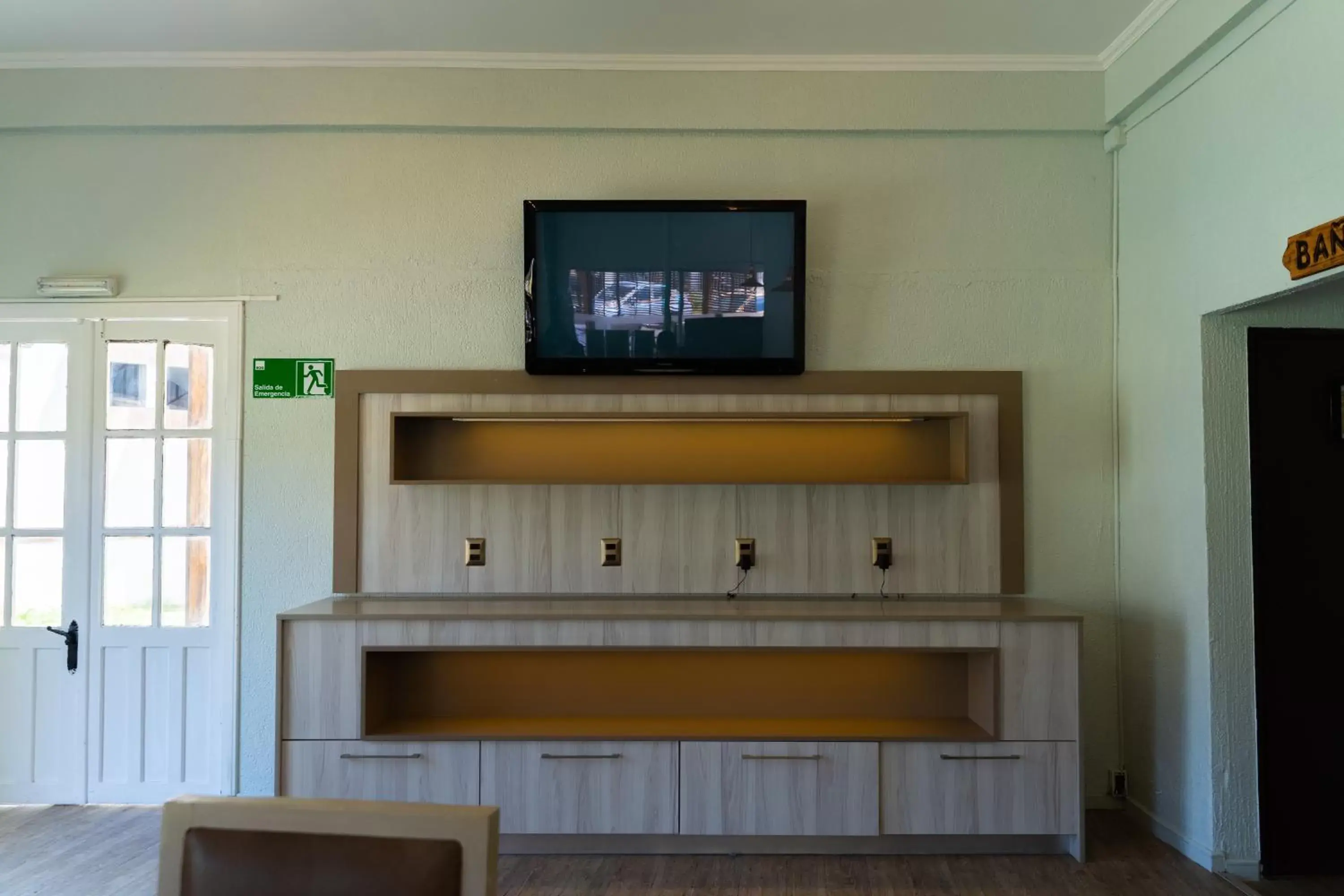 Communal lounge/ TV room, TV/Entertainment Center in Hotel Palmas de La Serena