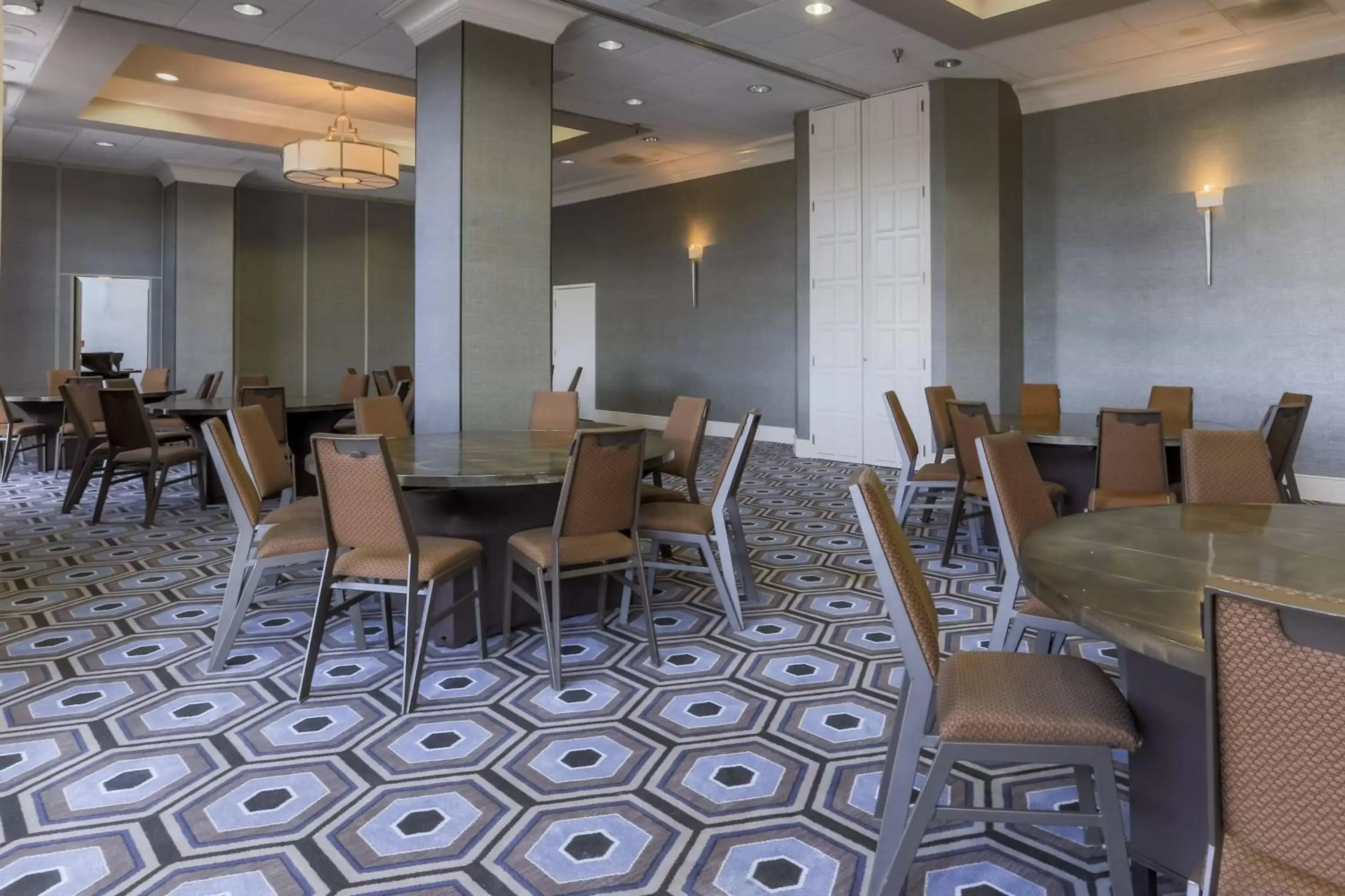 Meeting/conference room, Restaurant/Places to Eat in Sheraton Mission Valley San Diego Hotel