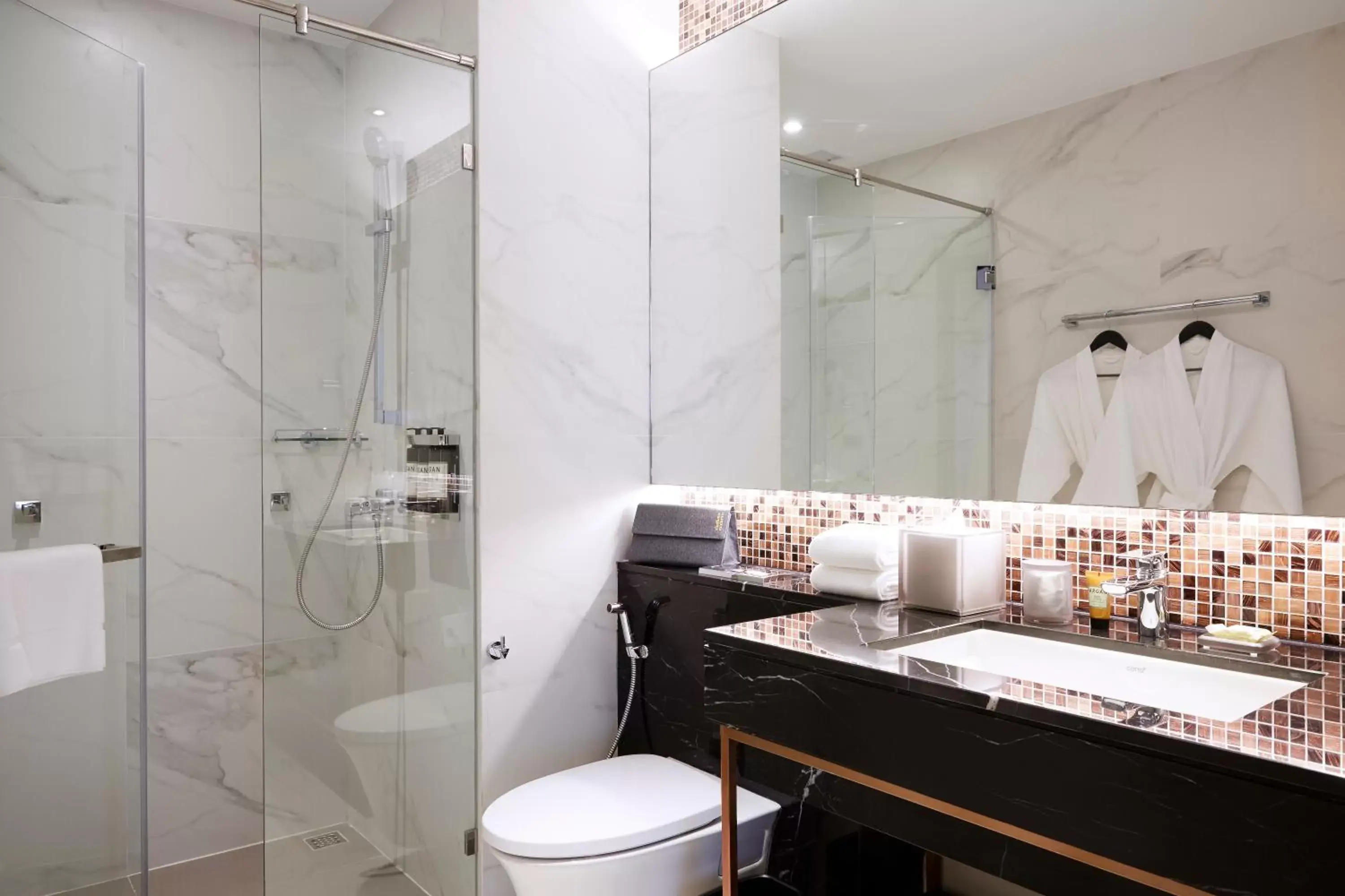 Bathroom in Sindhorn Midtown Hotel Bangkok, Vignette Collection - an IHG Hotel