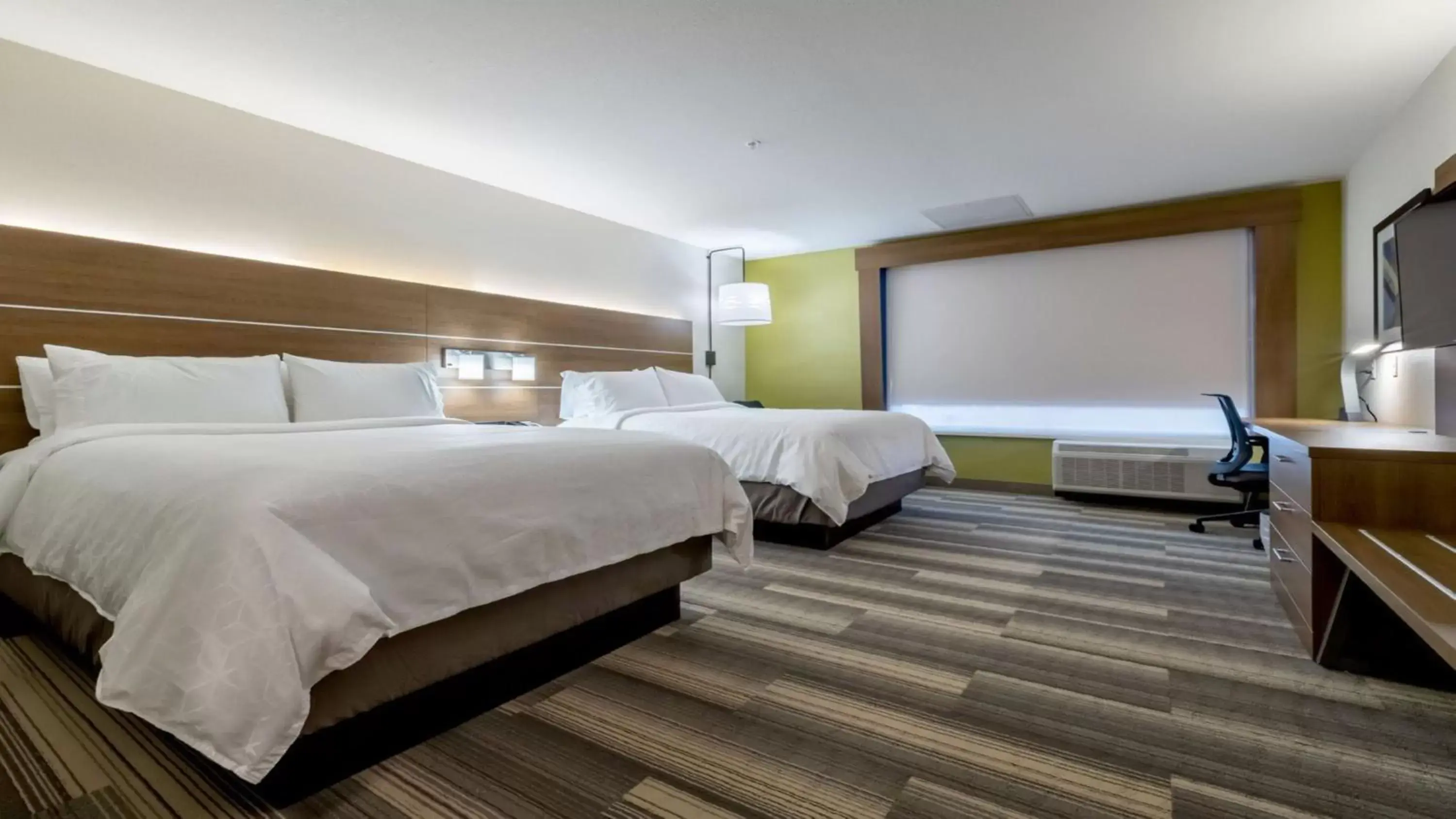 Bed in Holiday Inn Express & Suites - Marion, an IHG Hotel