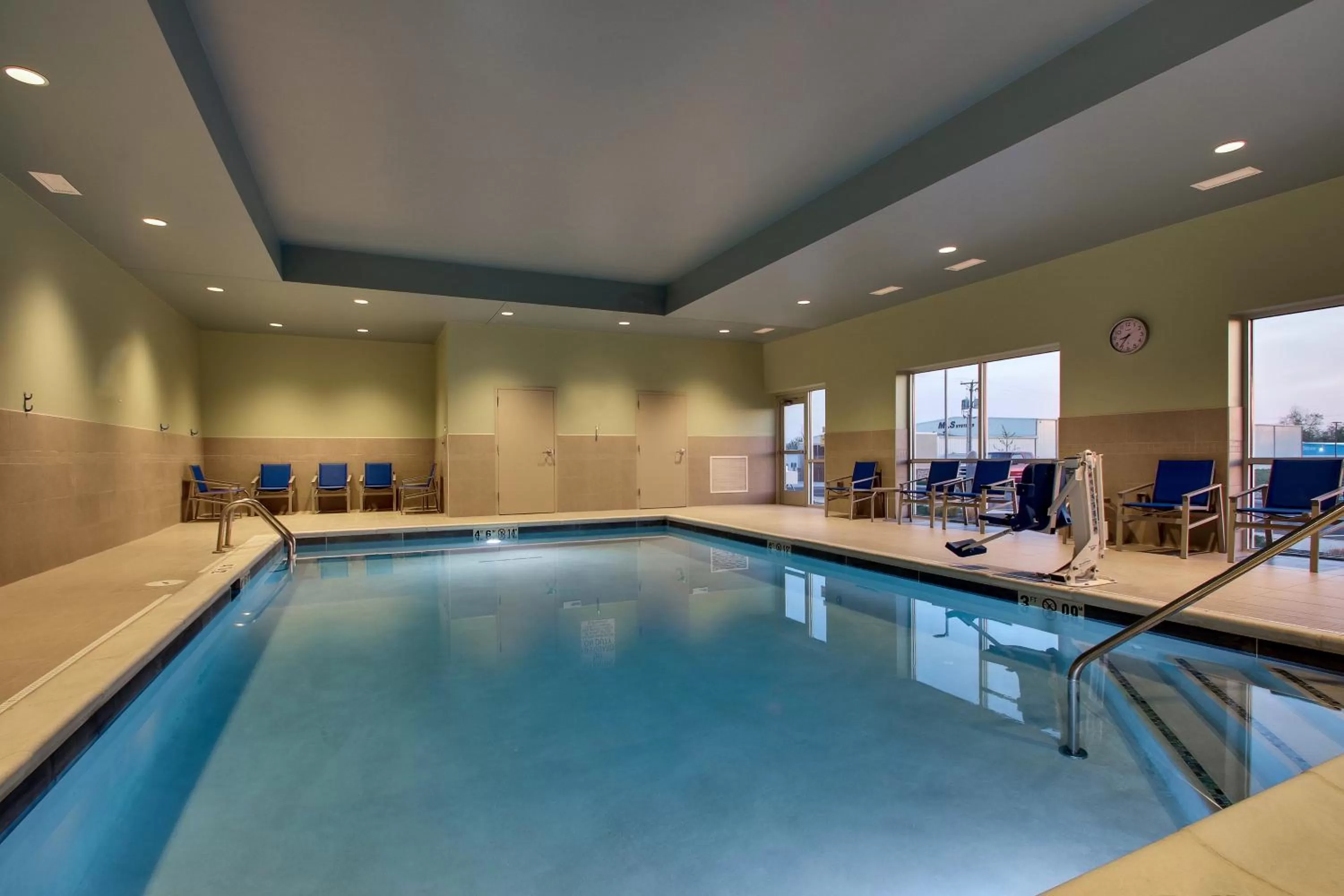 Swimming pool in Holiday Inn Express & Suites Troy by IHG