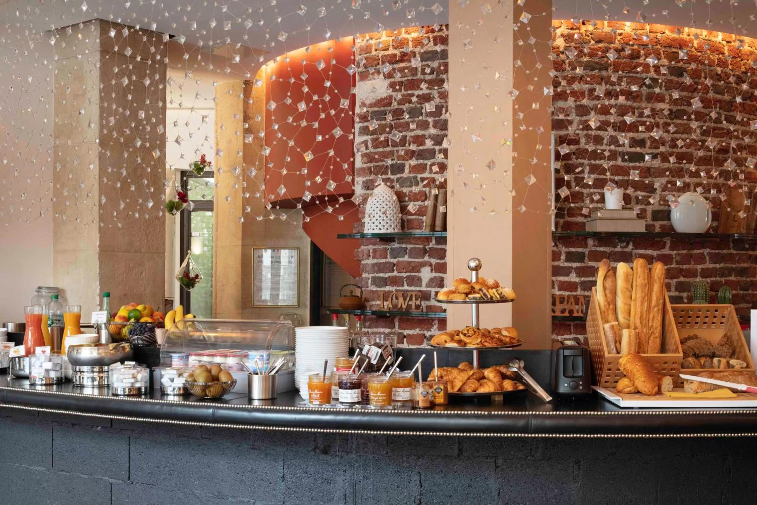 Breakfast in Le 123 Elysees - Astotel