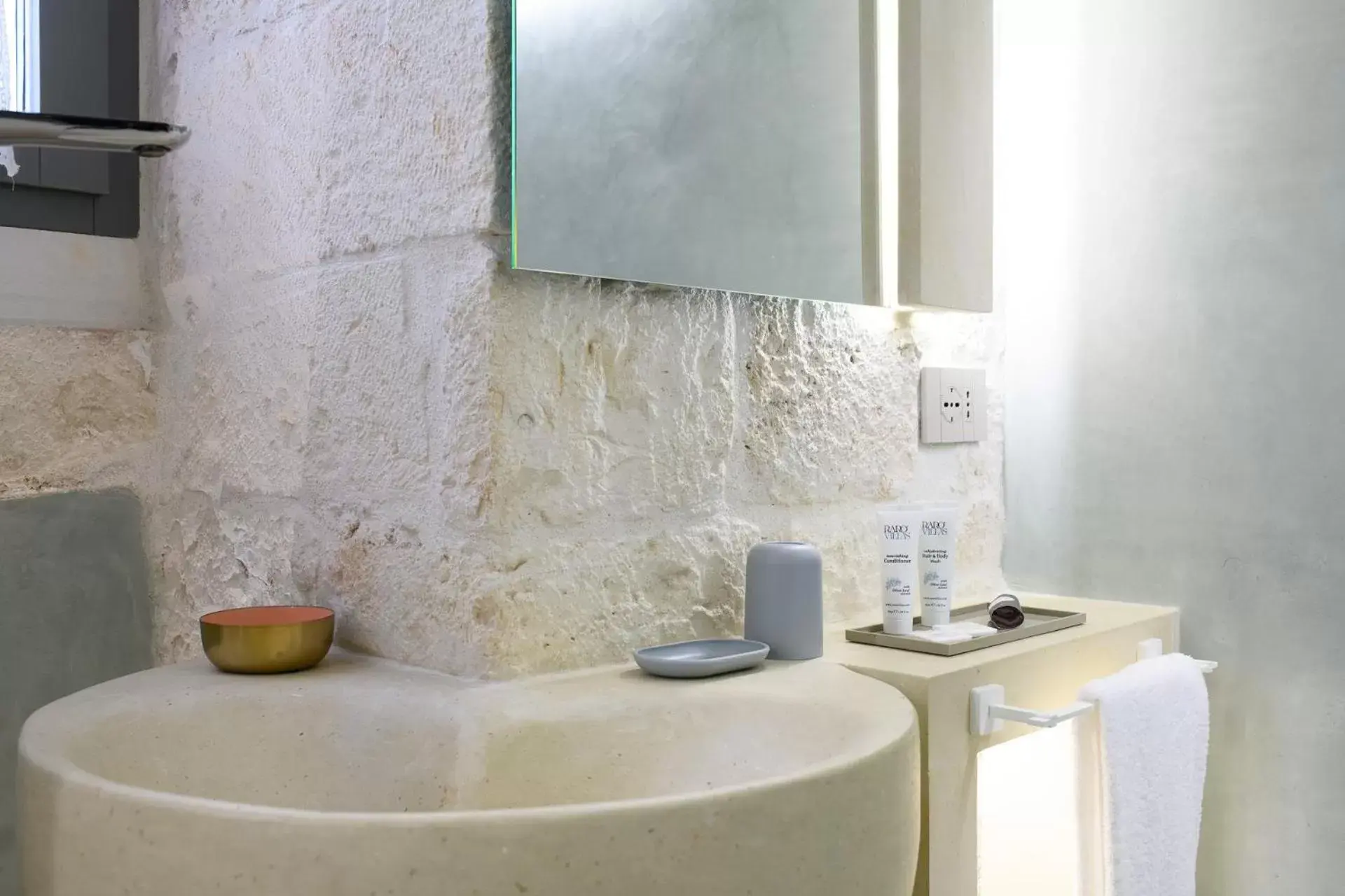 Bathroom in Vico Bianco Raro Villas Smart Rooms Collection