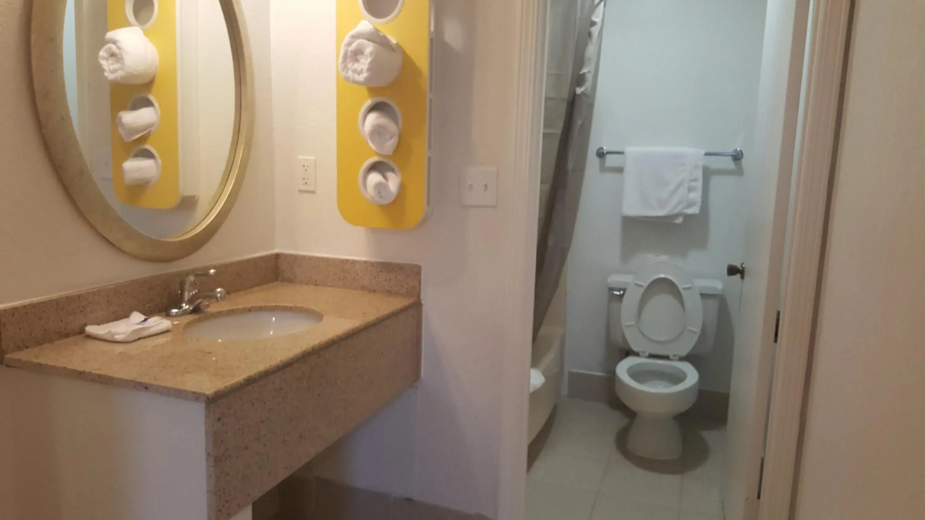 Toilet, Bathroom in Motel 6-Columbus, OH - OSU